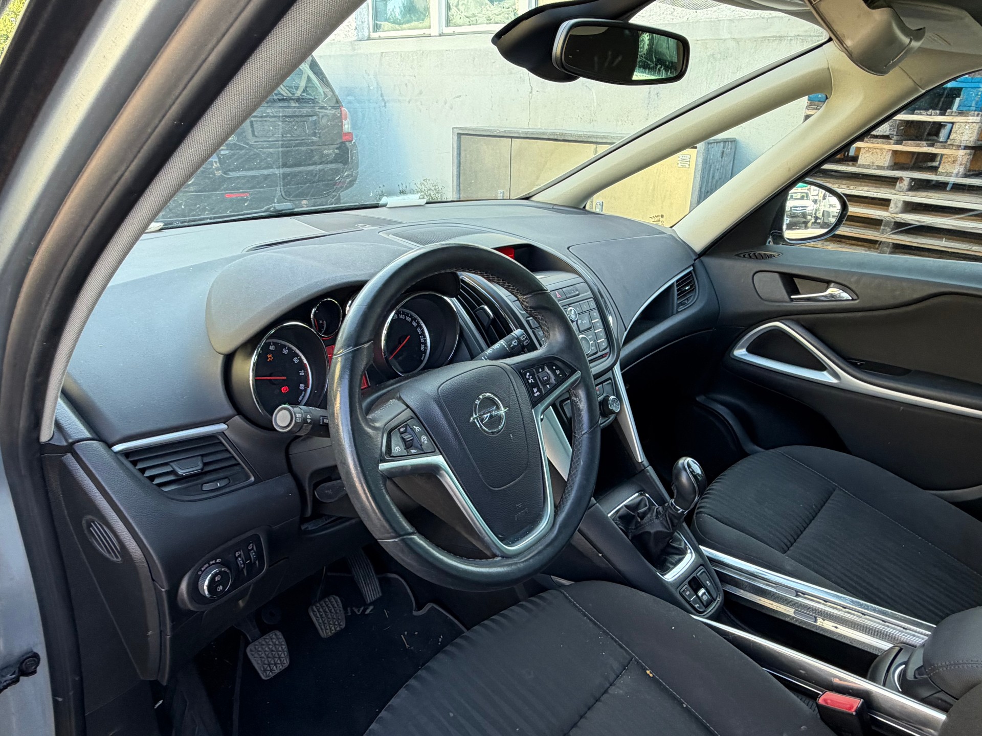 OPEL Zafira Tourer 1.4i 16V Cosmo-image-15