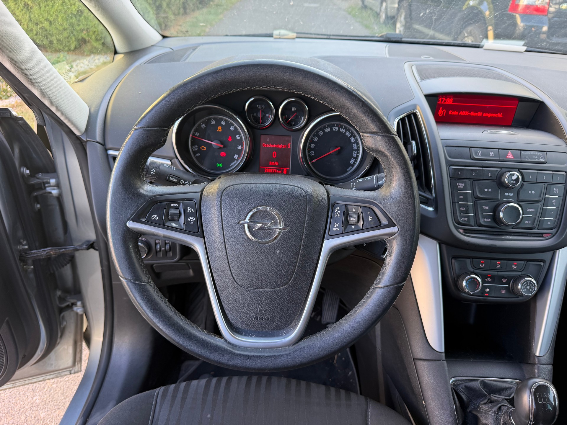 OPEL Zafira Tourer 1.4i 16V Cosmo-image-12