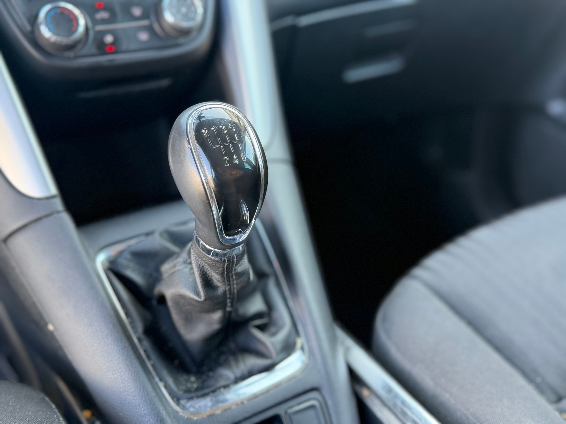 OPEL Zafira Tourer 1.4i 16V Cosmo-image-14