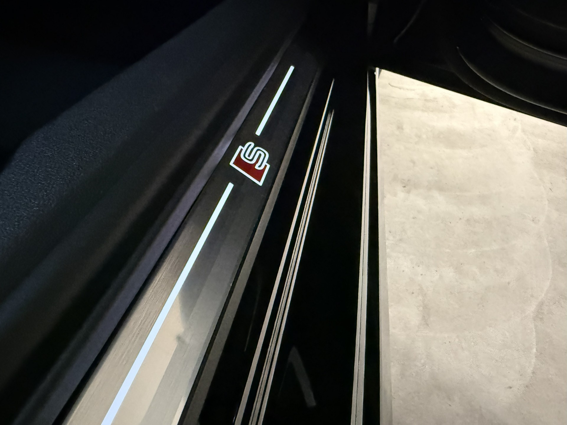 AUDI S3 Limousine 2.0 TFSI quattro S-tronic-image-11