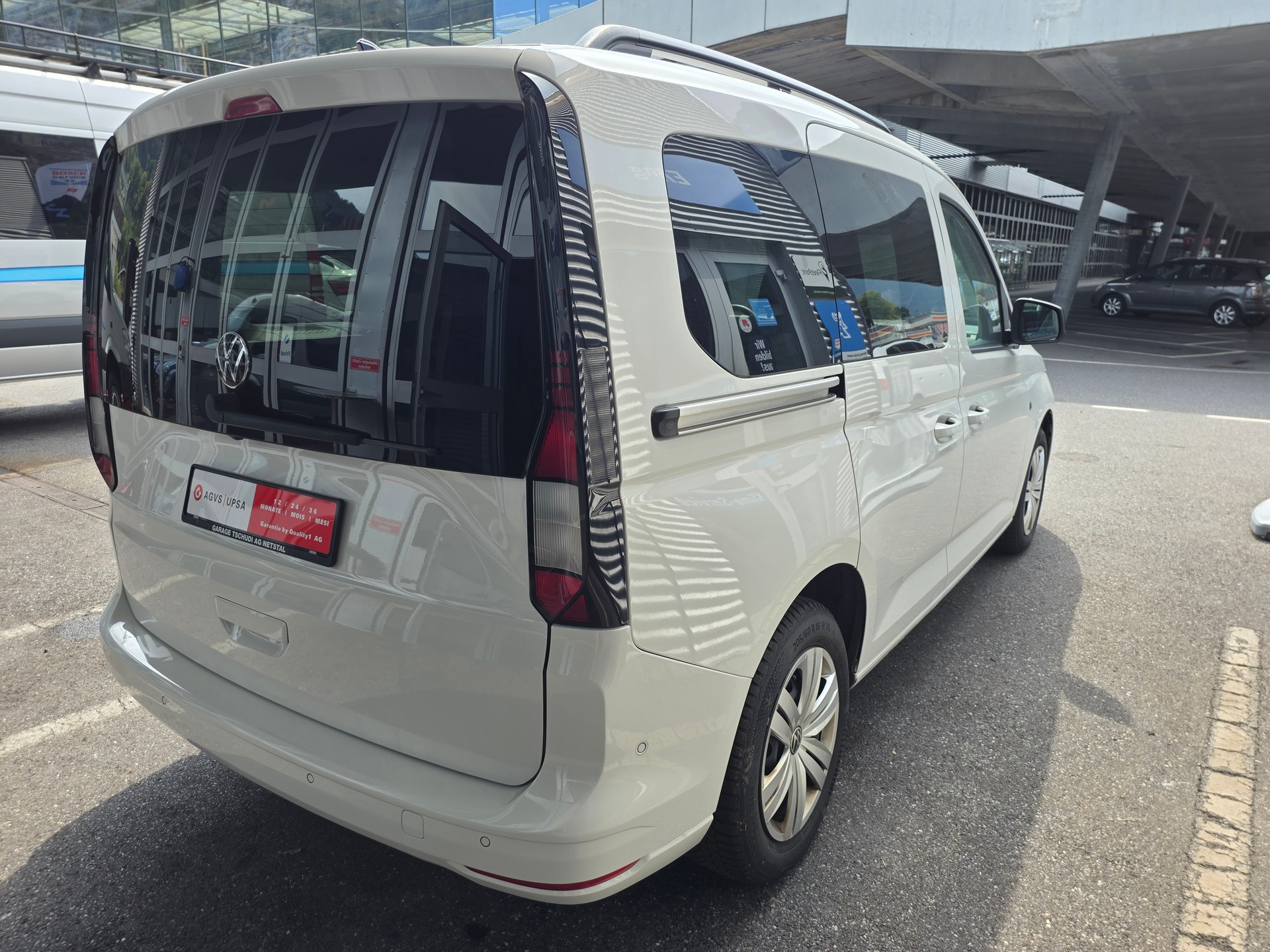 VW Caddy 2.0 TDI Liberty DSG-image-4