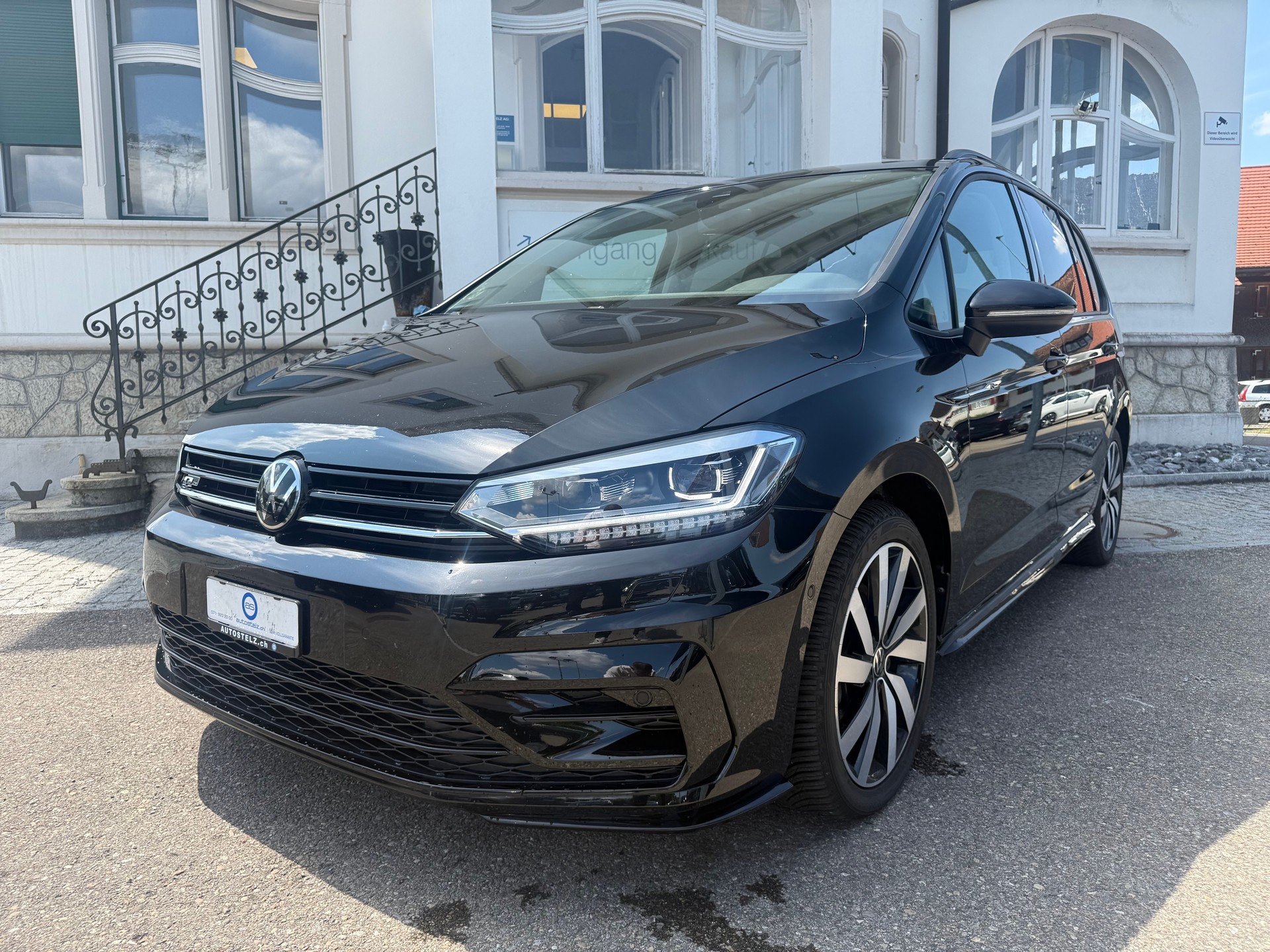 VW Touran 1.5 TSI Highline DSG R-LINE BLACK UND STYL / 48 MONATE WERK GARANTIE-image-1