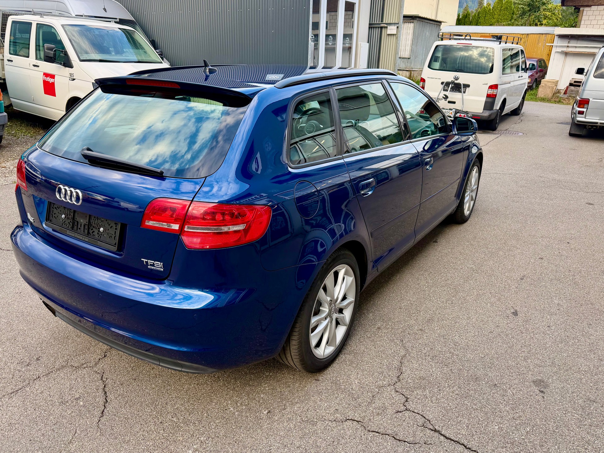 AUDI A3 Sportback 2.0 TFSI Ambiente quattro S-tronic-image-2