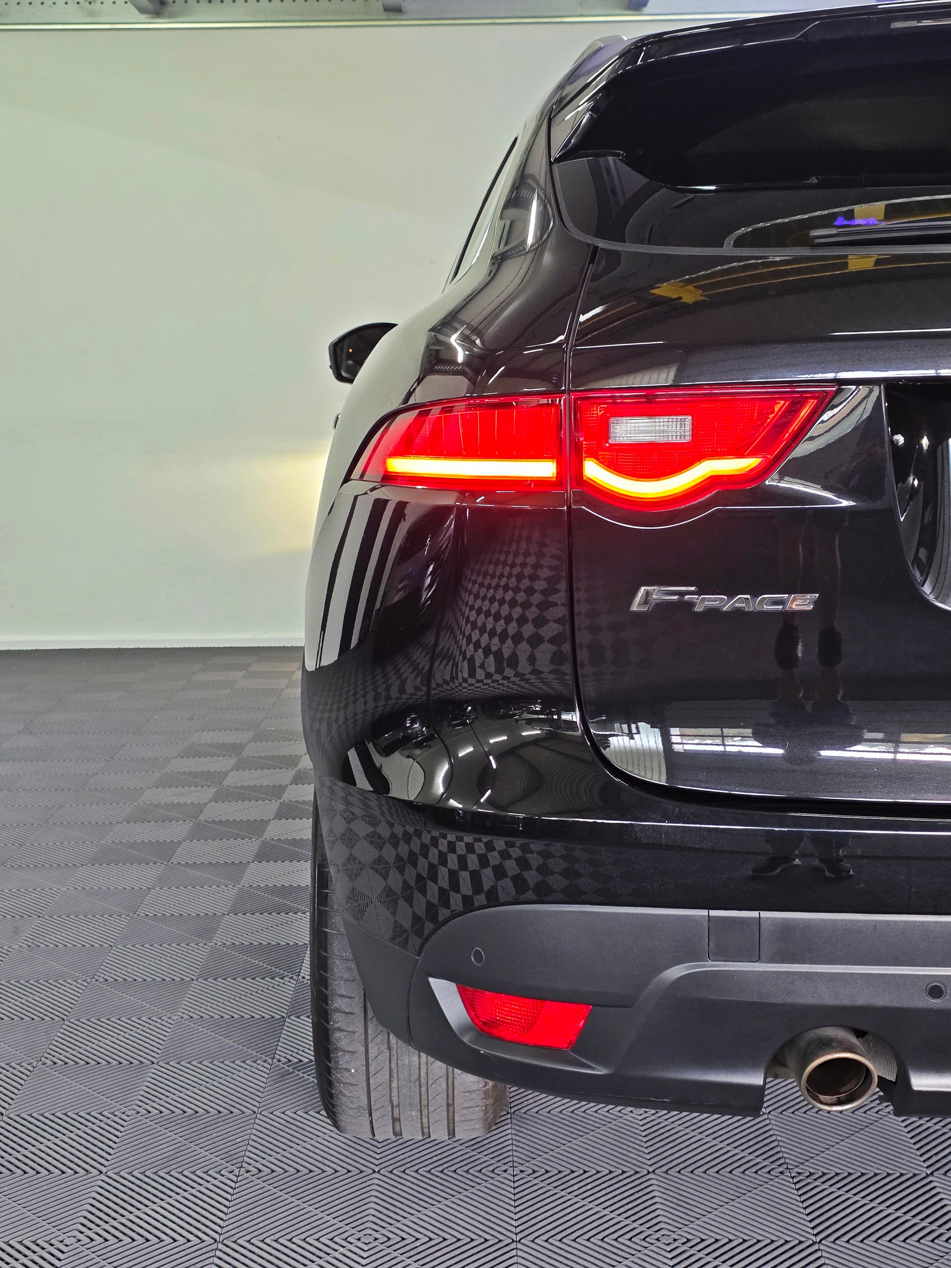 JAGUAR F-Pace 25t 2.0 Pure AWD Automatik-image-7