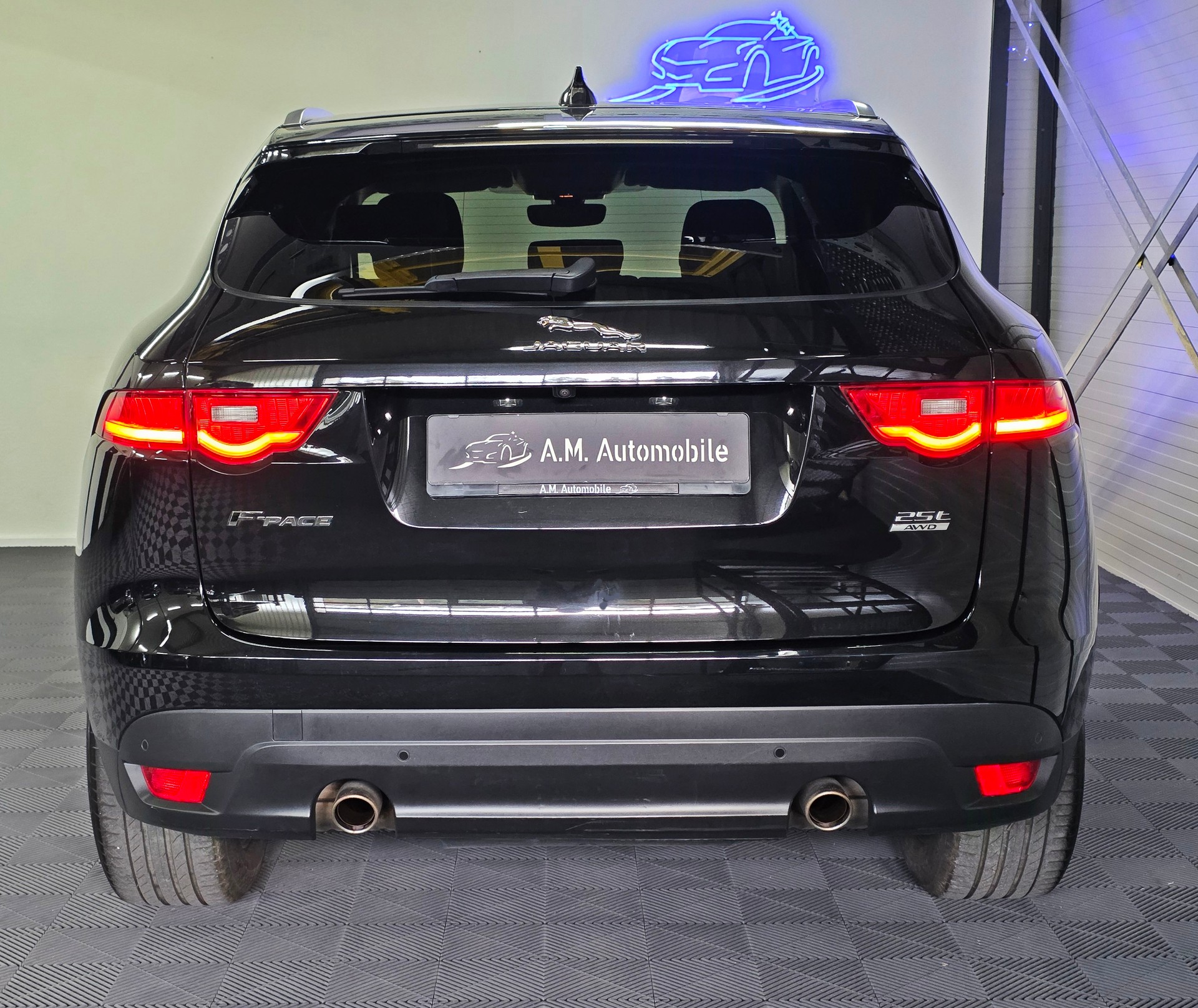 JAGUAR F-Pace 25t 2.0 Pure AWD Automatik-image-6