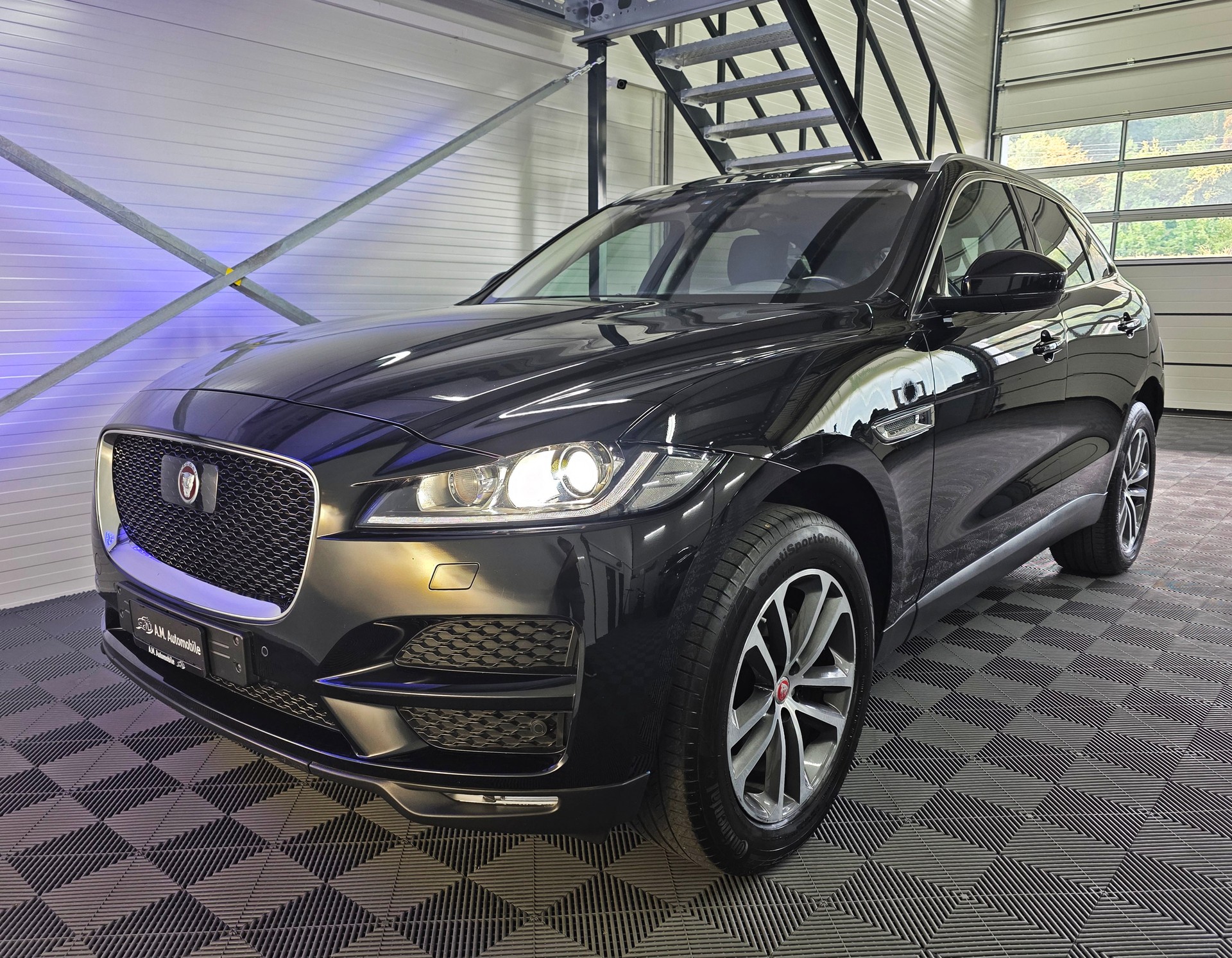 JAGUAR F-Pace 25t 2.0 Pure AWD Automatik-image-9