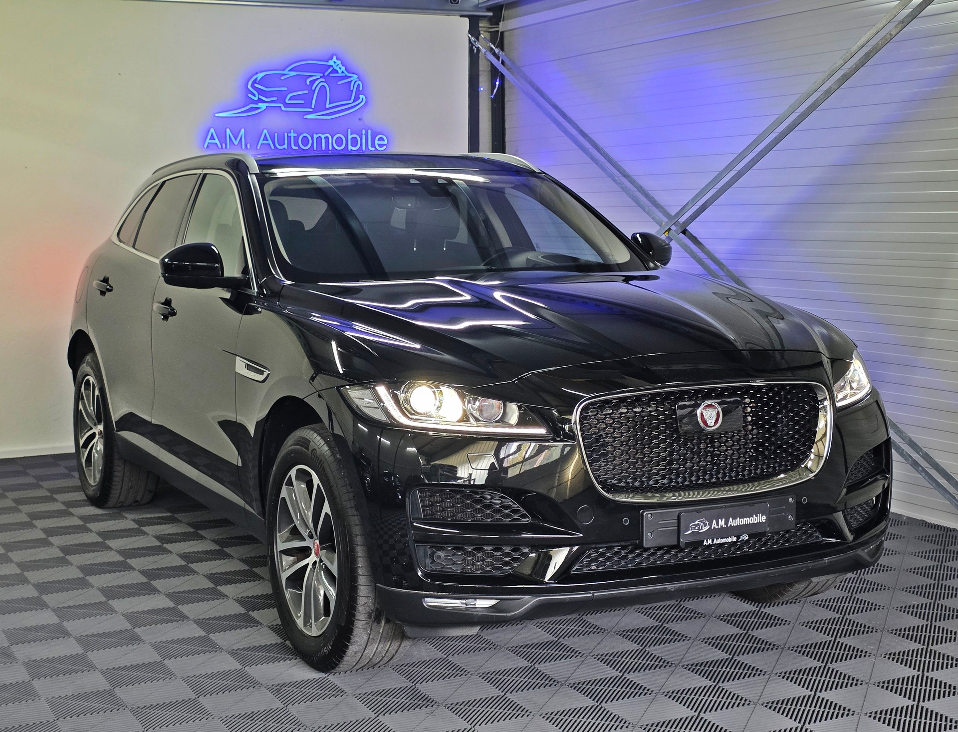 JAGUAR F-Pace 25t 2.0 Pure AWD Automatik-image-0