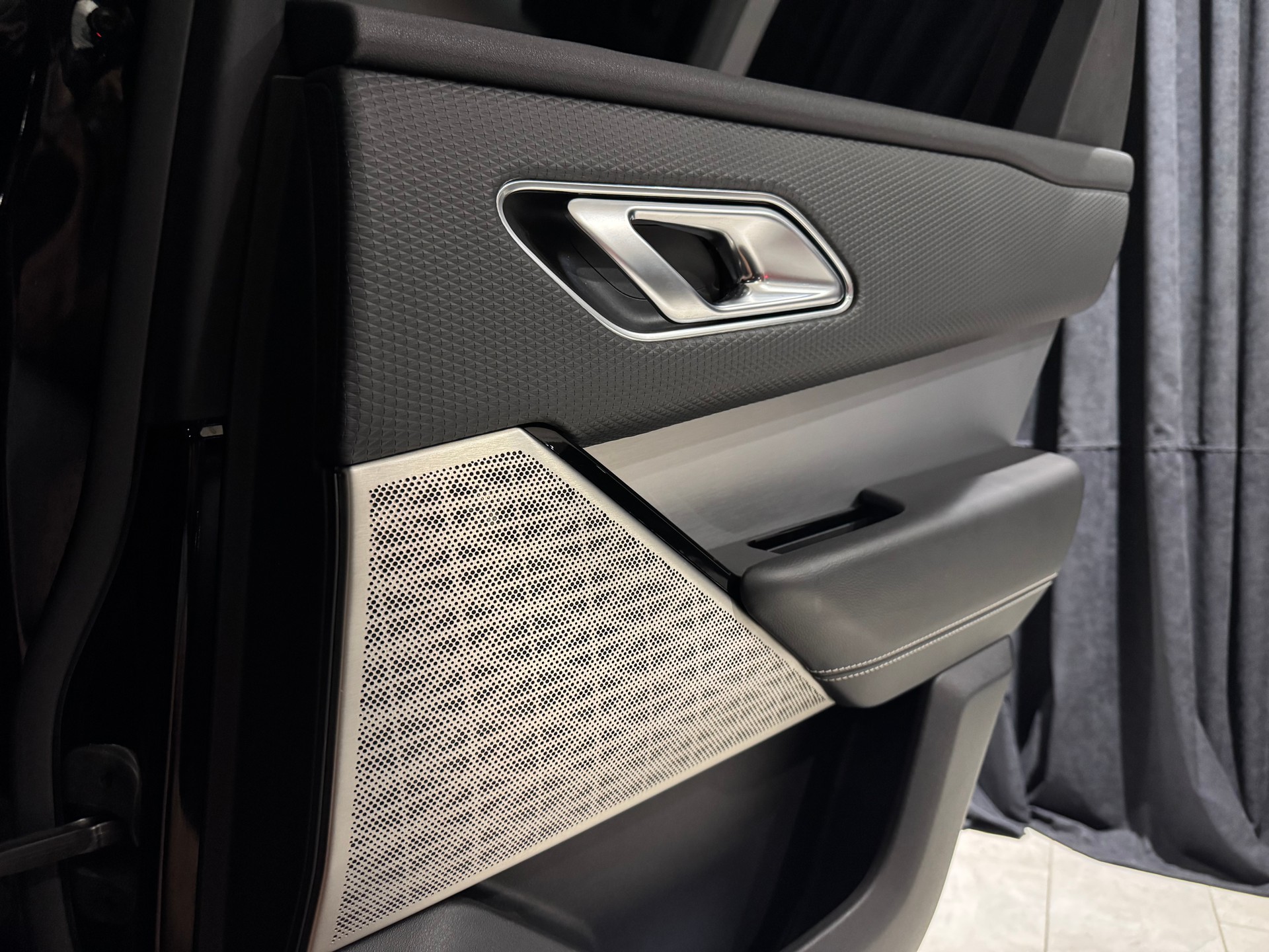 LAND ROVER Range Rover Velar R-Dynamic P 300 HSE Automatic-image-17