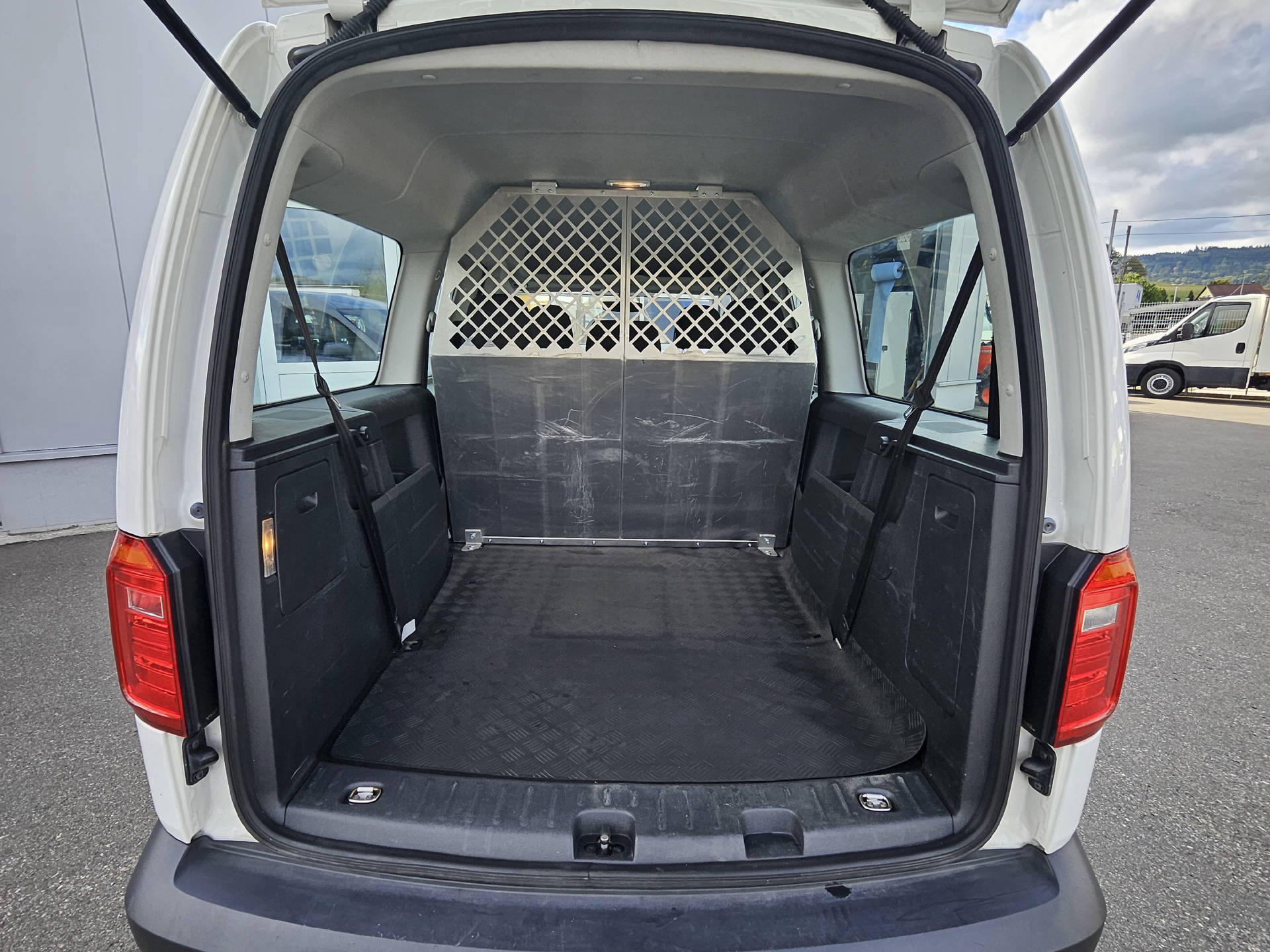 VW Caddy Maxi 2.0 TDI Trendline * Frisch ab MFK * Frisch ab Service * Navi * Sitzheizung * Tempomat *-image-7