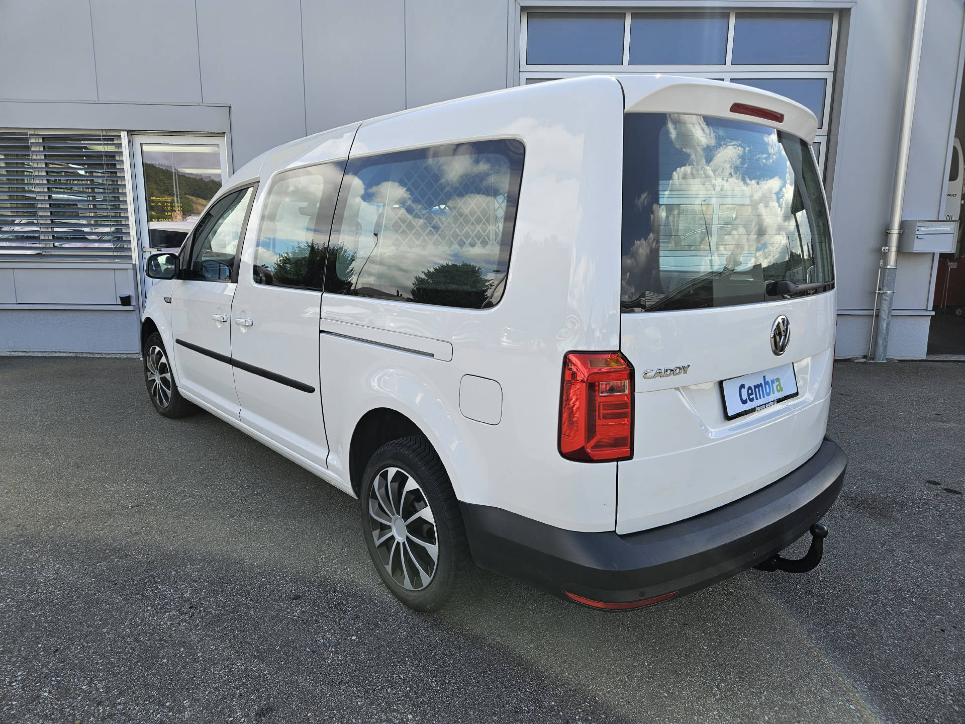 VW Caddy Maxi 2.0 TDI Trendline * Frisch ab MFK * Frisch ab Service * Navi * Sitzheizung * Tempomat *-image-9