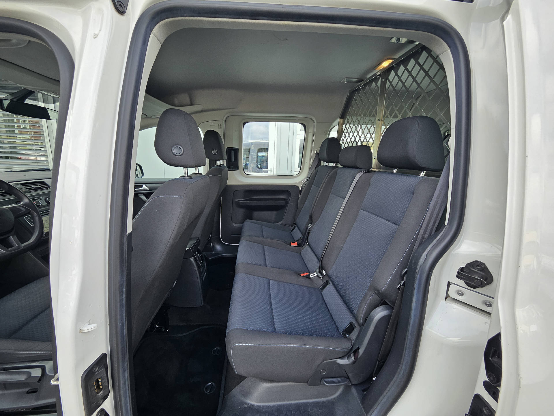 VW Caddy Maxi 2.0 TDI Trendline * Frisch ab MFK * Frisch ab Service * Navi * Sitzheizung * Tempomat *-image-12