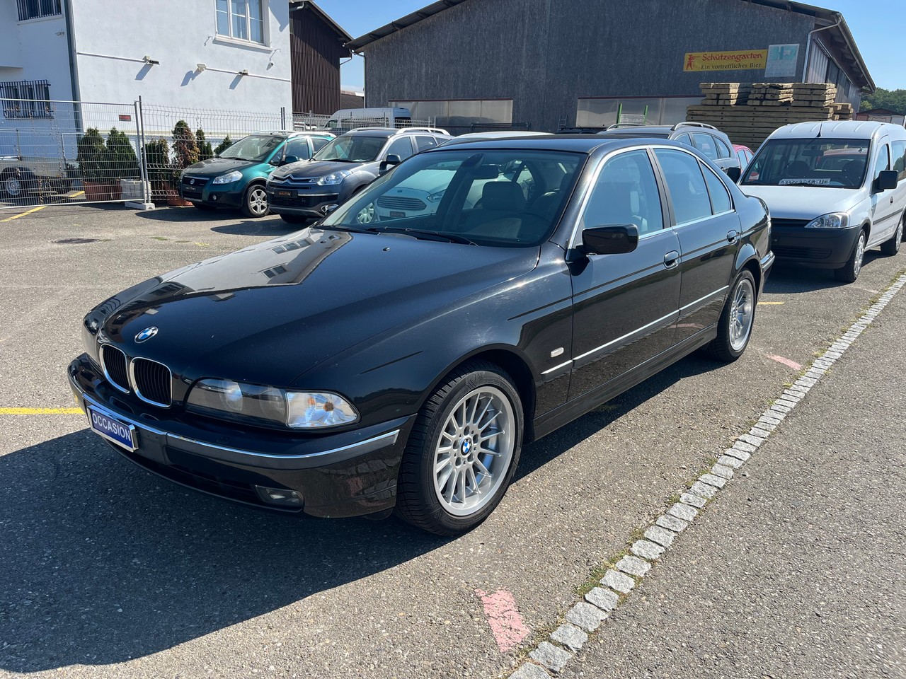 BMW 528i-image-0