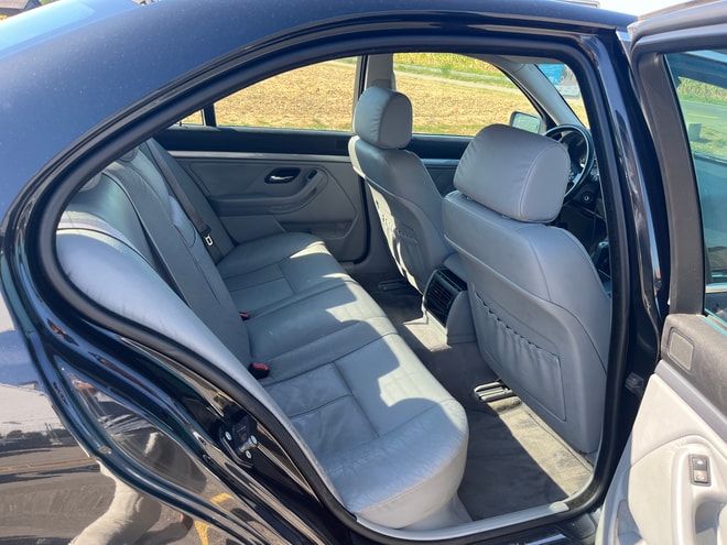 BMW 528i-image-9