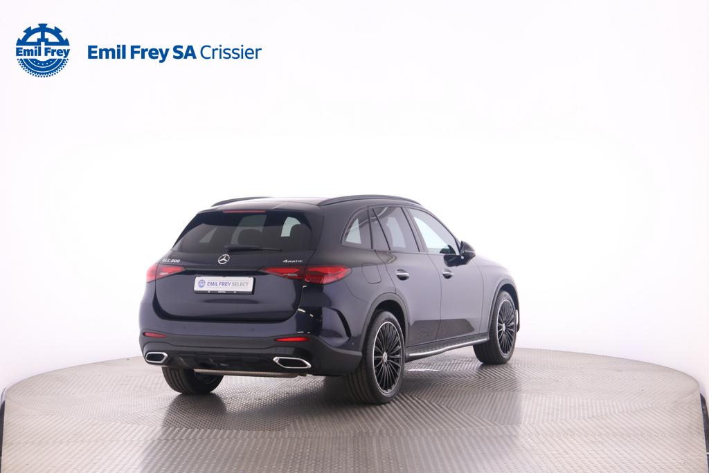 MERCEDES-BENZ GLC 300 AMG Line 4matic-image-1
