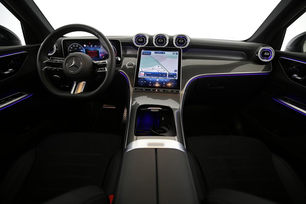 MERCEDES-BENZ GLC 300 AMG Line 4matic-image-4