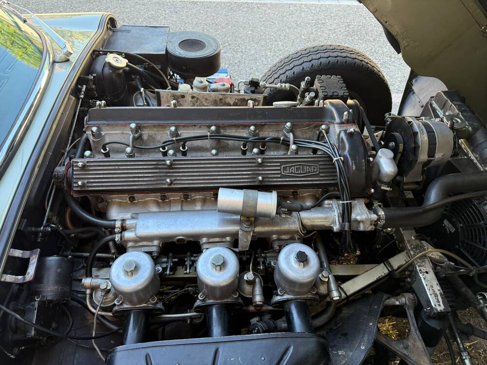 JAGUAR E-Type 4.2 SerieII-image-13
