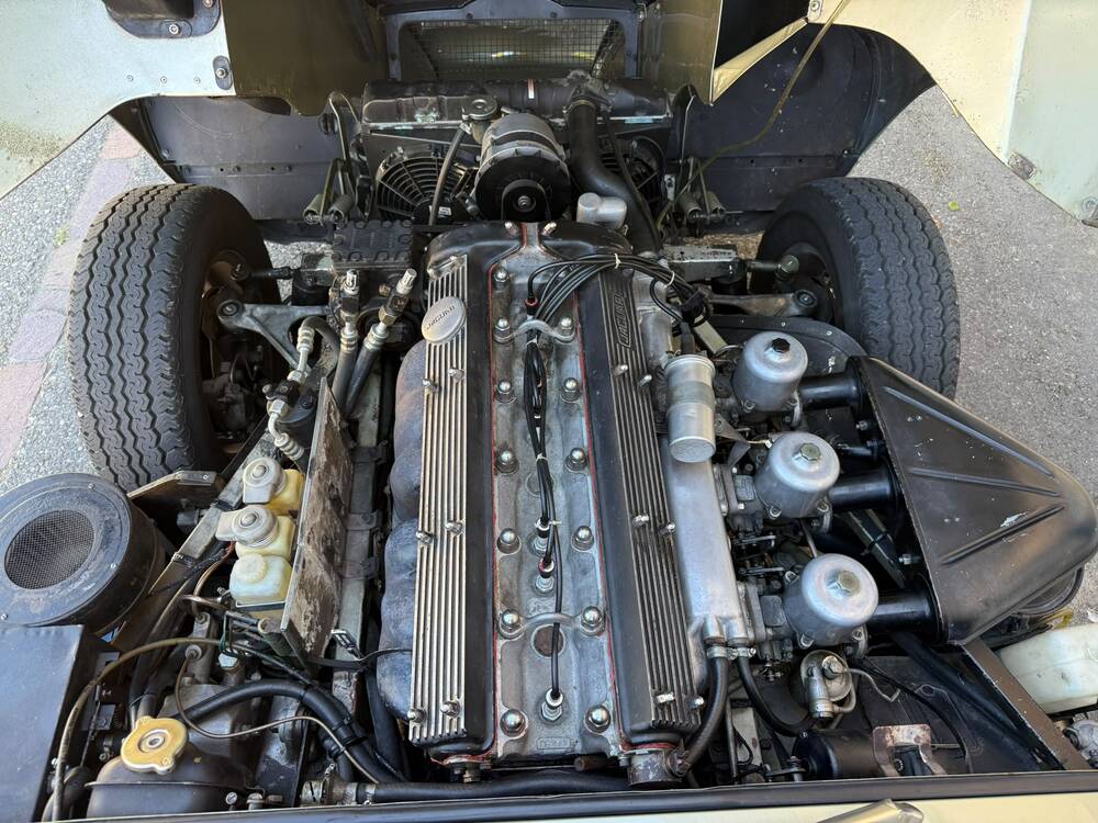 JAGUAR E-Type 4.2 SerieII-image-12