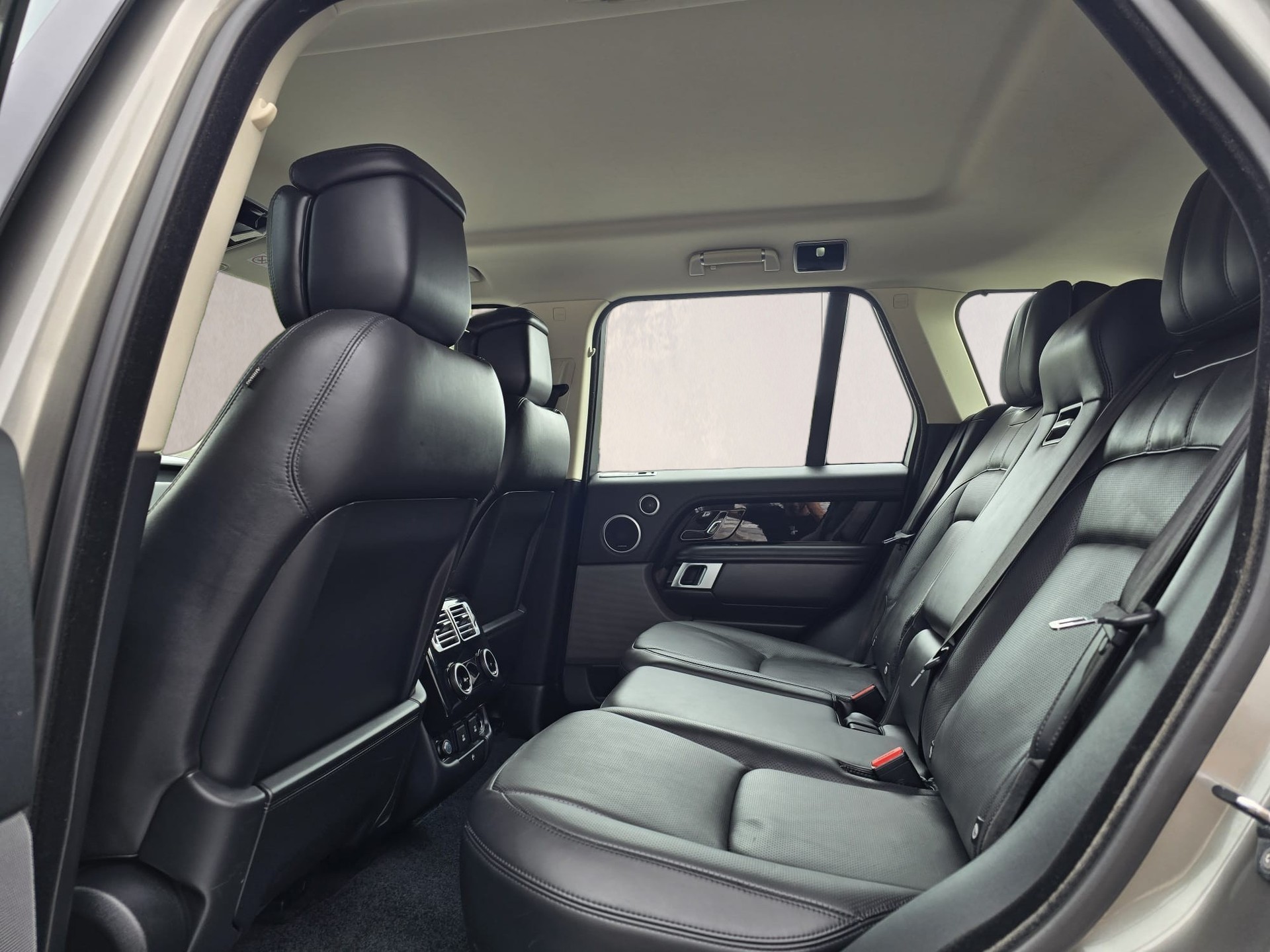 LAND ROVER Range Rover 4.4 SDV8 Vogue Automatic-image-15