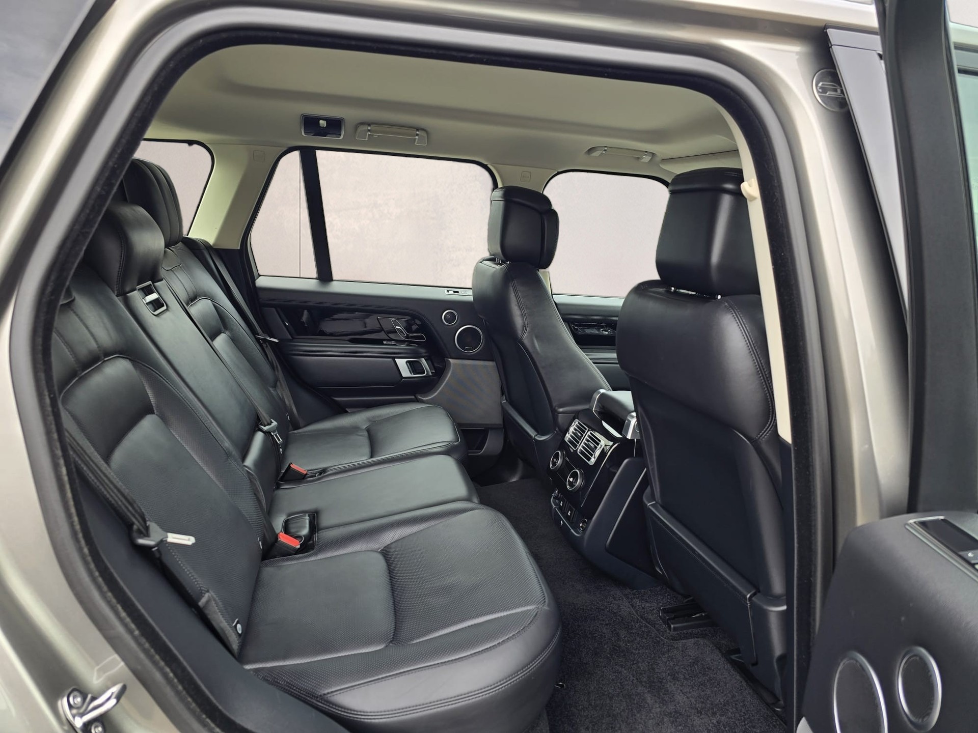 LAND ROVER Range Rover 4.4 SDV8 Vogue Automatic-image-9