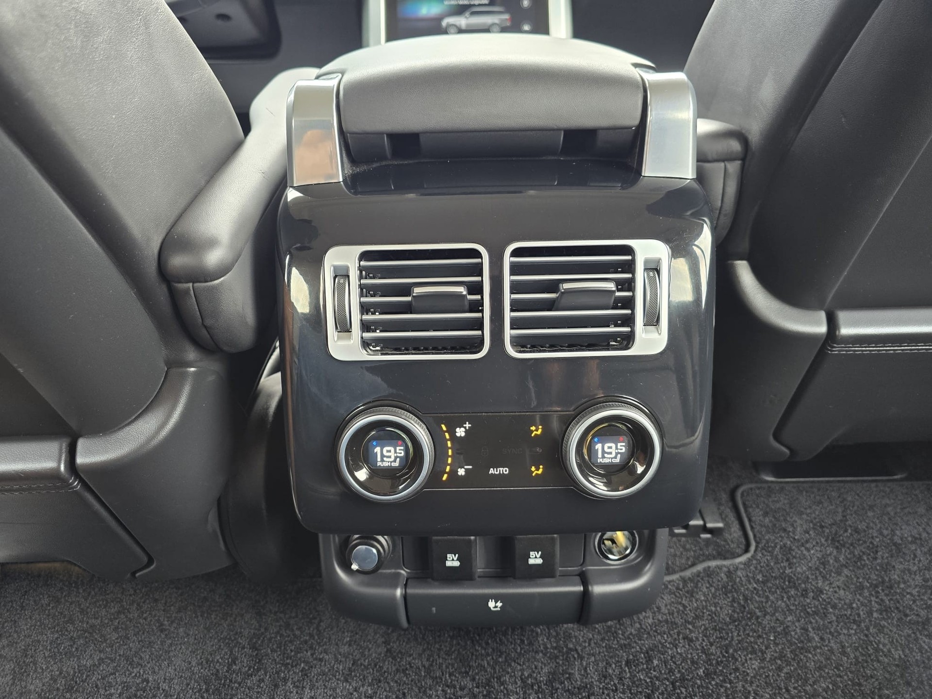 LAND ROVER Range Rover 4.4 SDV8 Vogue Automatic-image-16