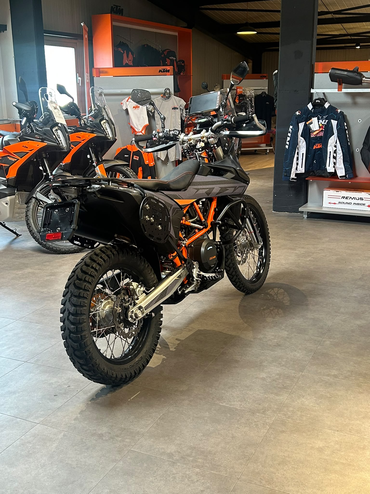 KTM 690 Enduro R-showroom-element-2