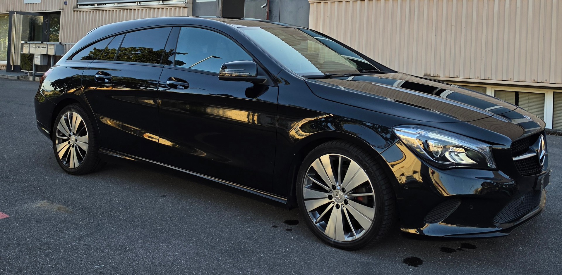 MERCEDES-BENZ CLA Shooting Brake 200 Night Star 7G-DCT-image-1