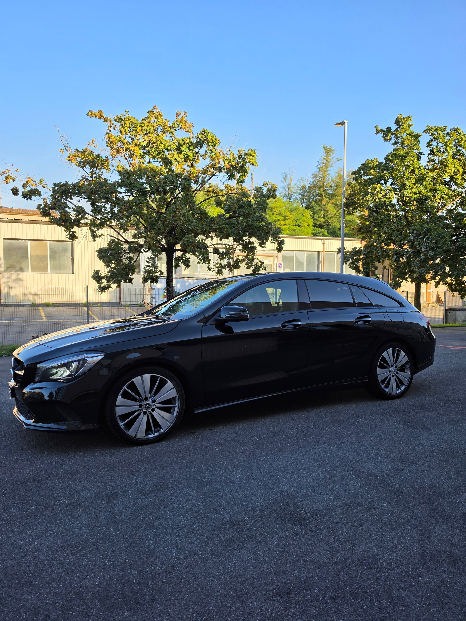 MERCEDES-BENZ CLA Shooting Brake 200 Night Star 7G-DCT-image-4