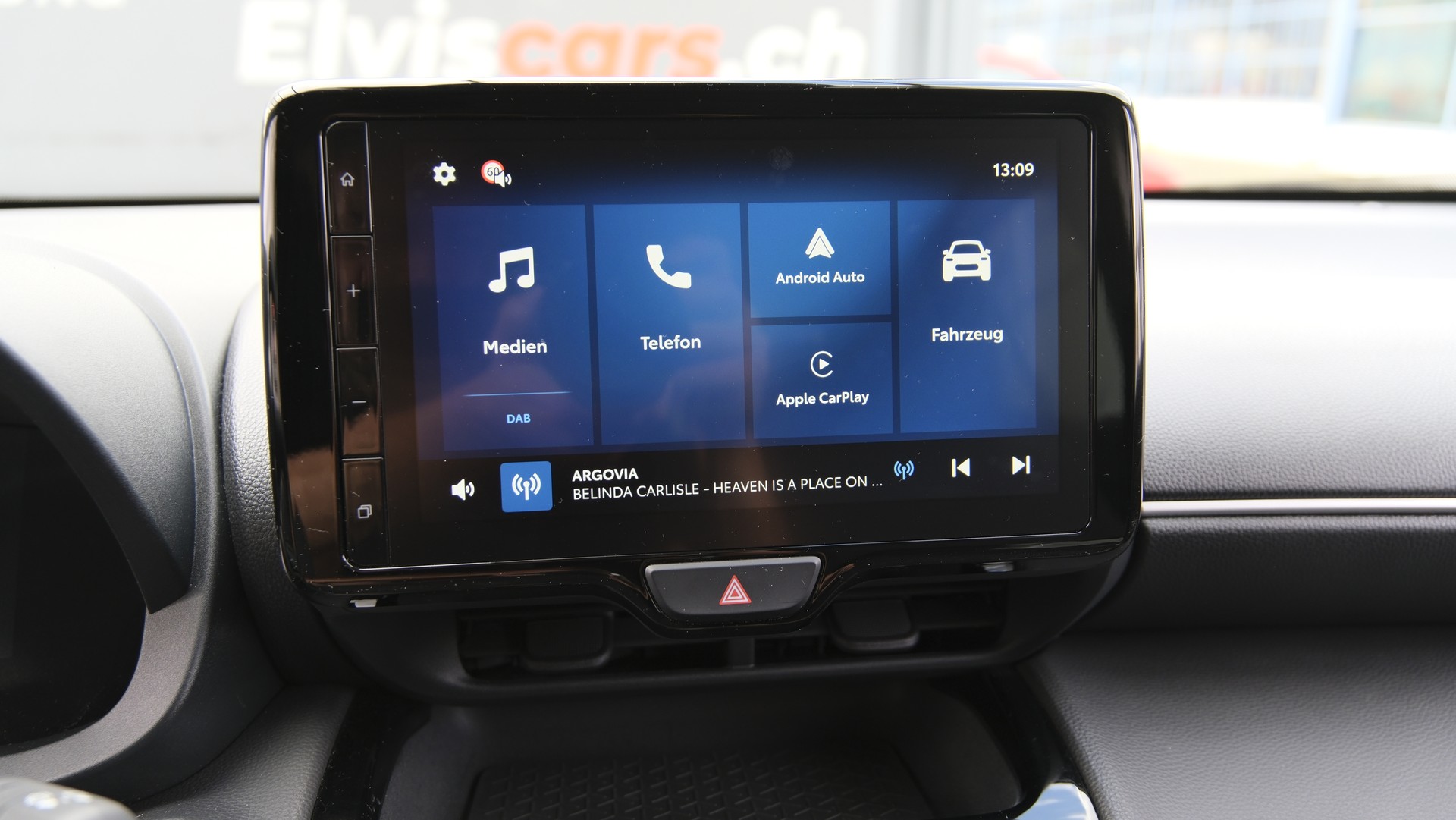 TOYOTA Yaris 1.5 Comfort e-CVT-image-19