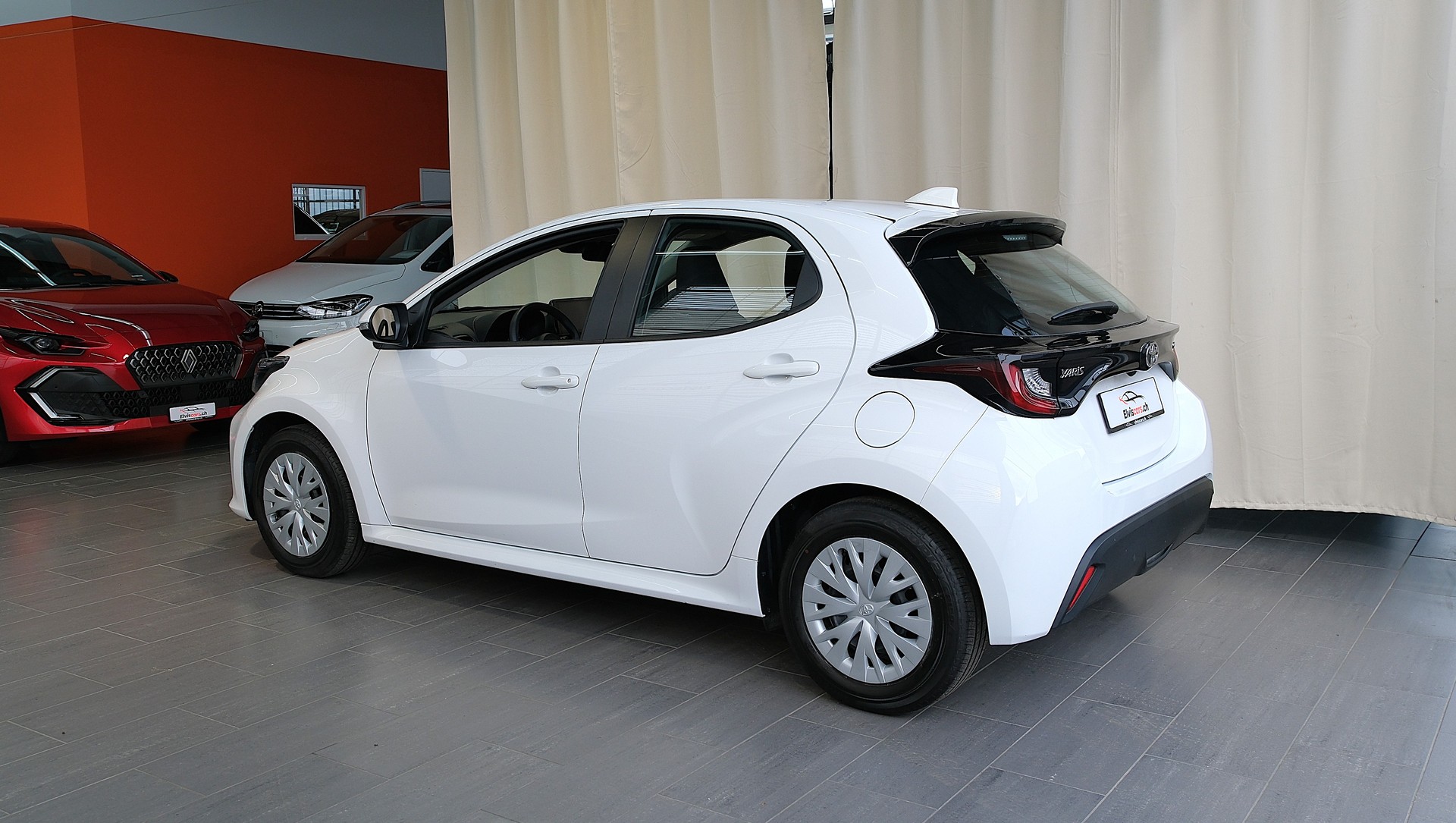 TOYOTA Yaris 1.5 Comfort e-CVT-image-10
