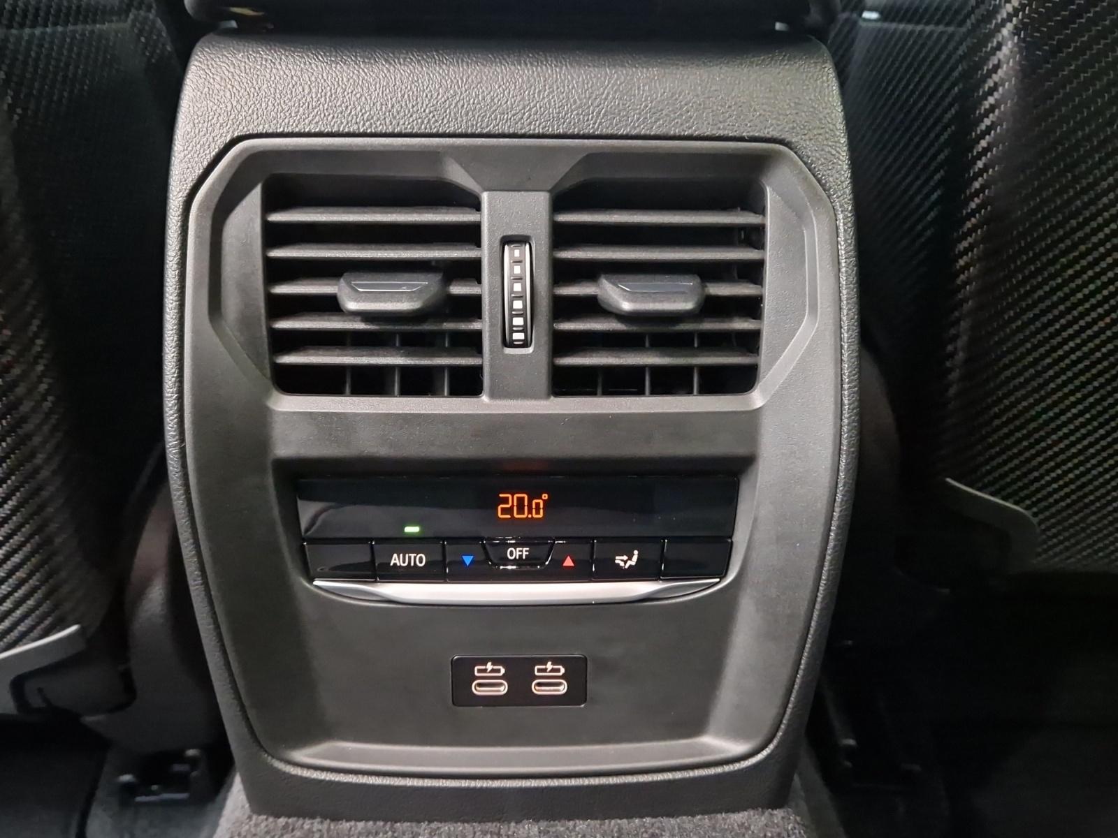 BMW M3 Competition M xDrive Touring-image-18