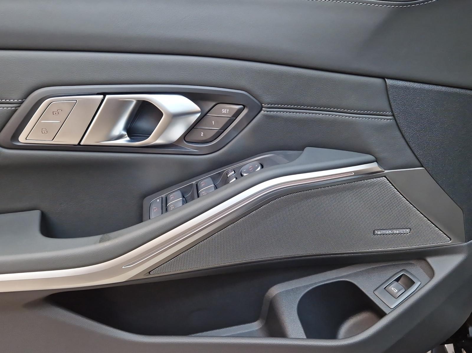 BMW M3 Competition M xDrive Touring-image-14