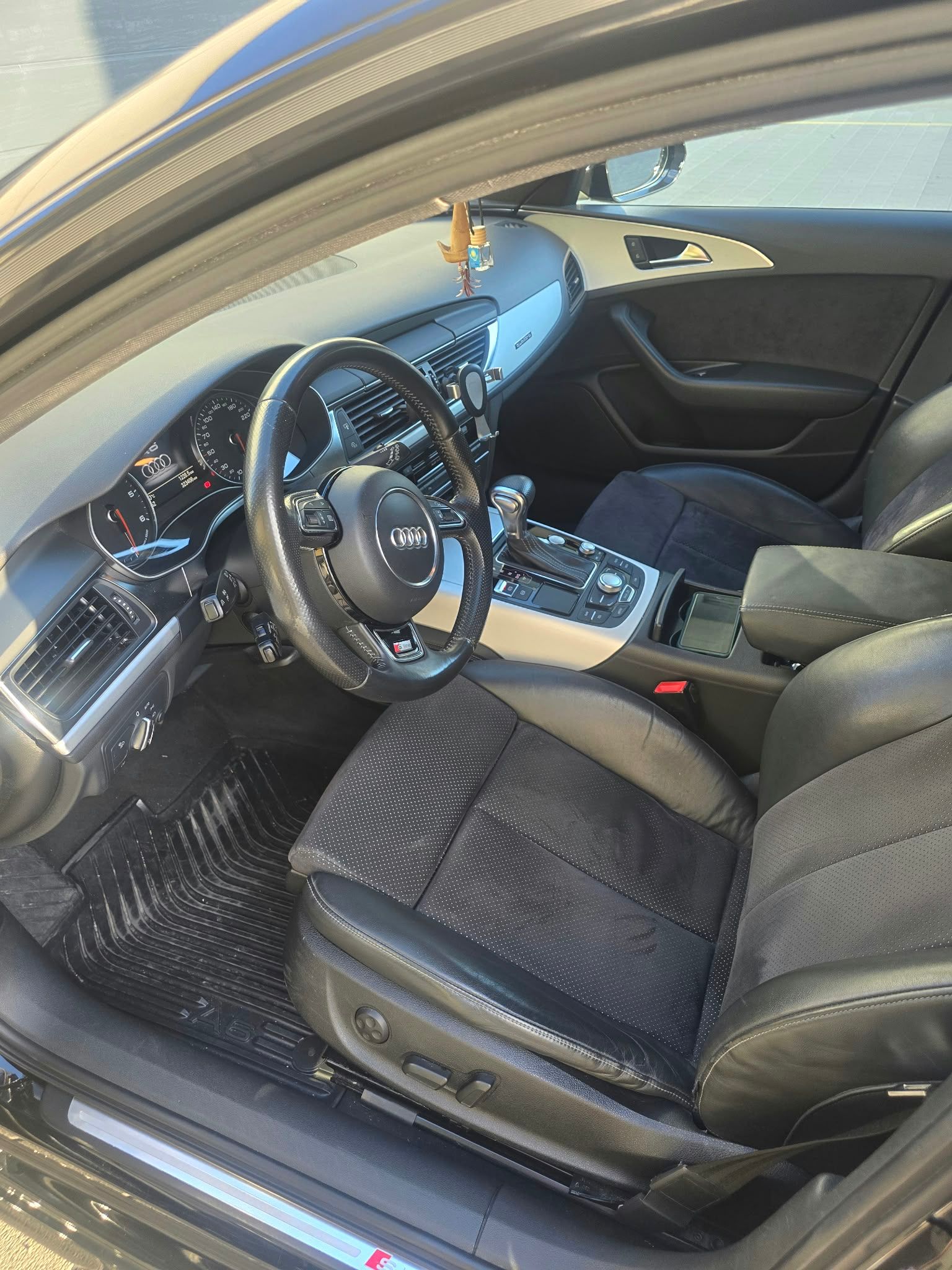 AUDI 3.0 V6 TDI 245 quattro S-Tr.-image-11