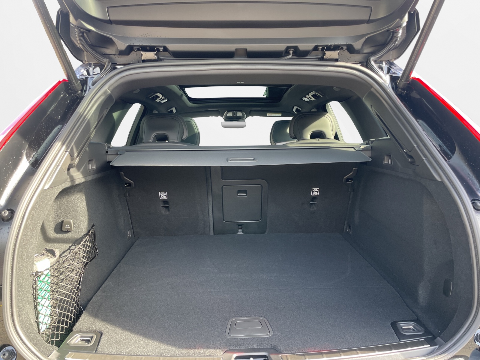 VOLVO XC60 2.0 T6 TE Black Edition eAWD-image-14