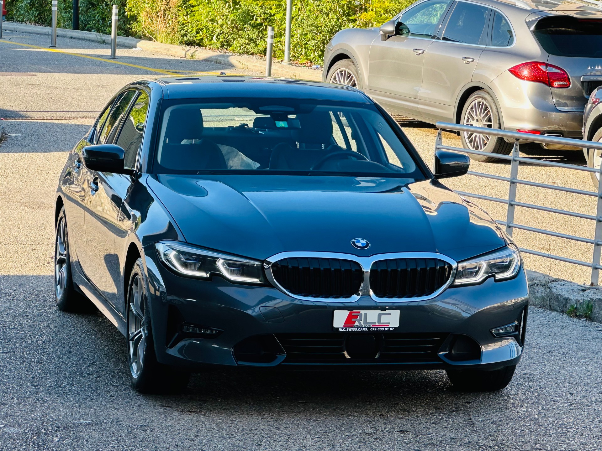 BMW 330e xDrive Steptronic-image-5