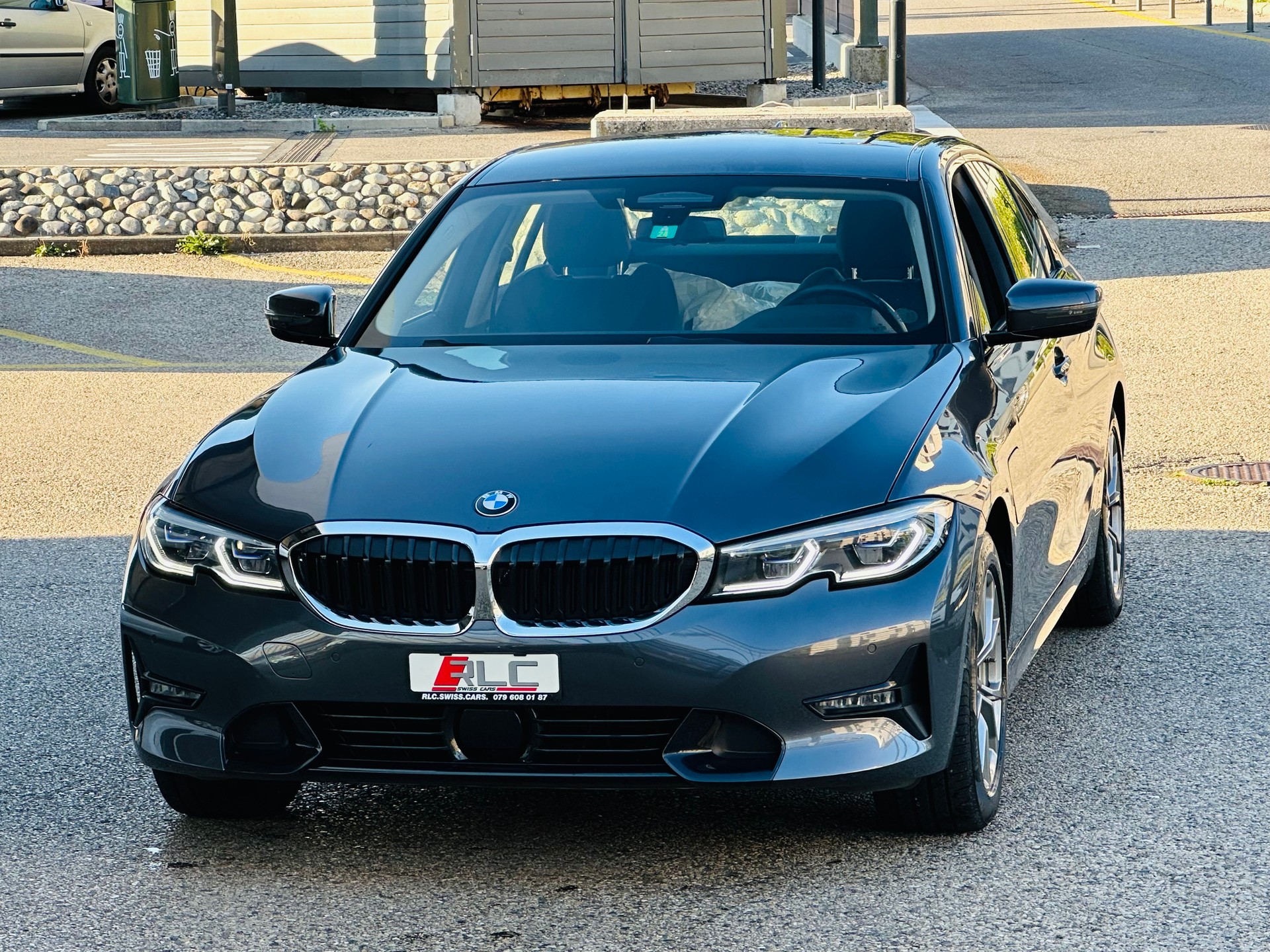 BMW 330e xDrive Steptronic-image-4
