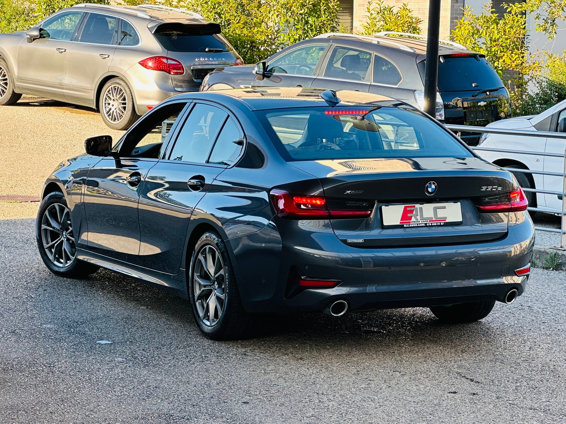 BMW 330e xDrive Steptronic-image-8