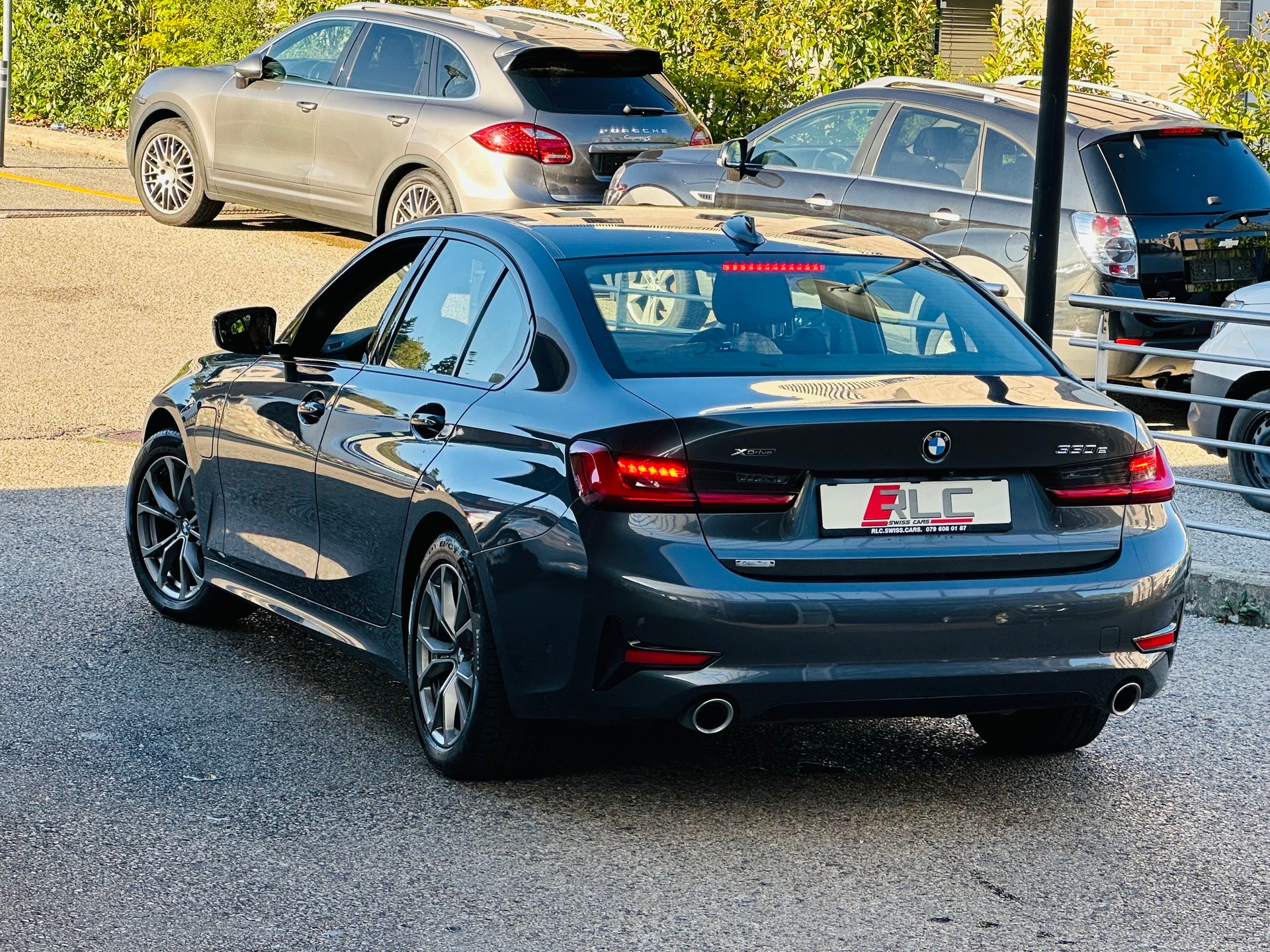 BMW 330e xDrive Steptronic-image-6