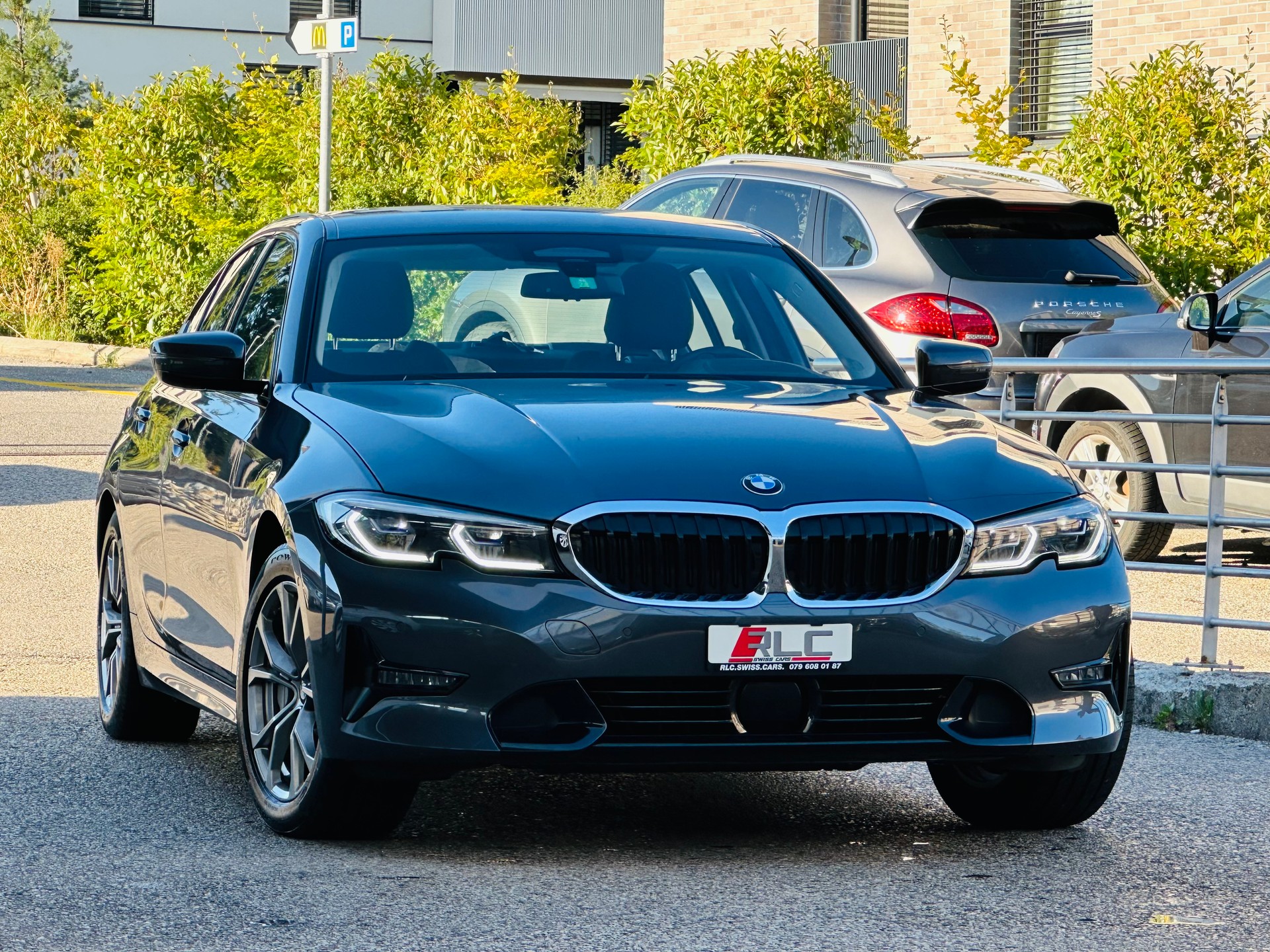 BMW 330e xDrive Steptronic-image-1