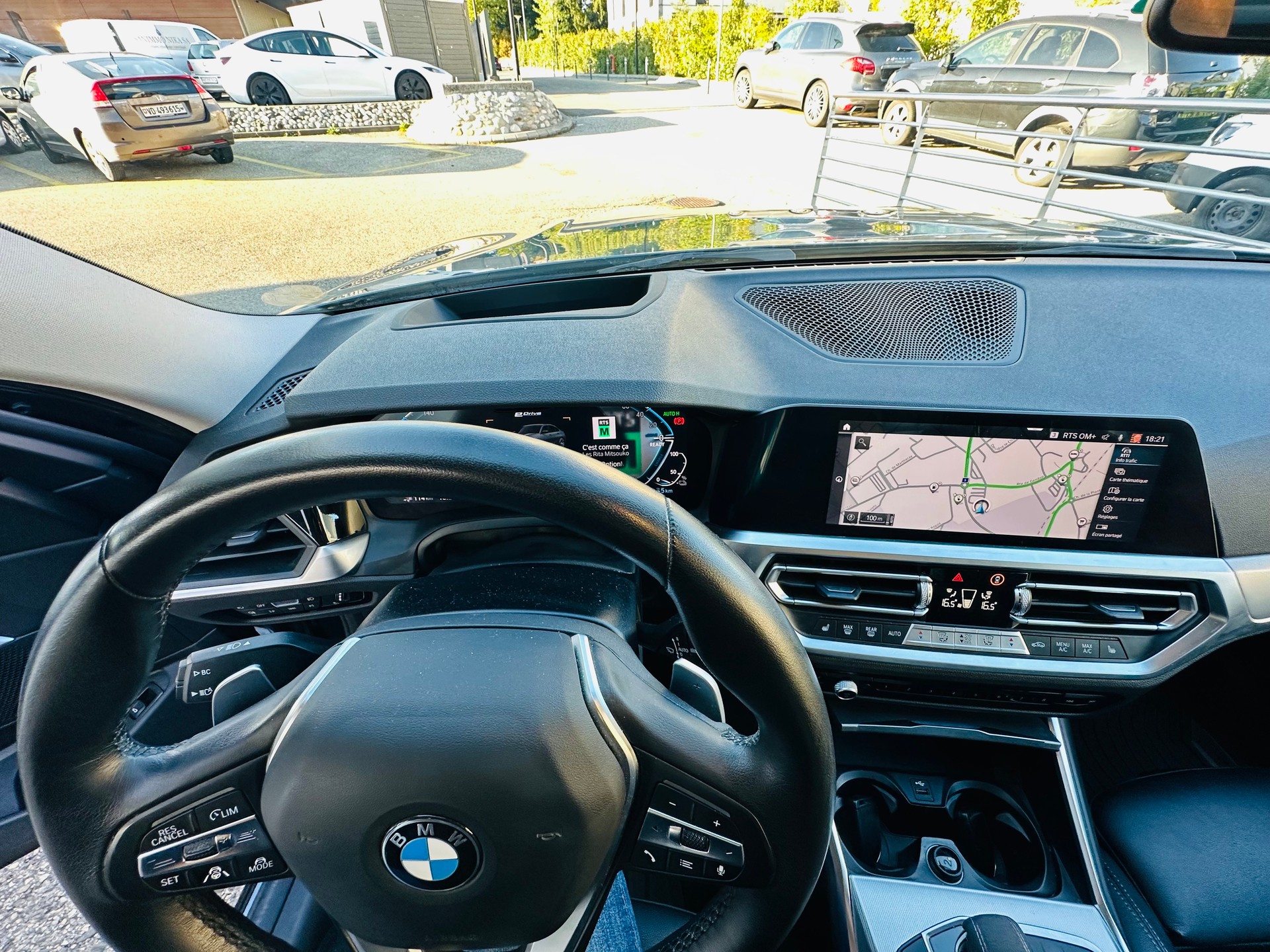BMW 330e xDrive Steptronic-image-17