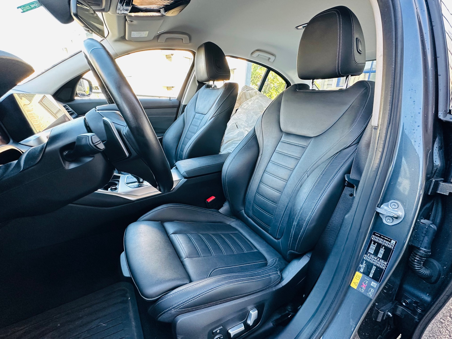 BMW 330e xDrive Steptronic-image-10