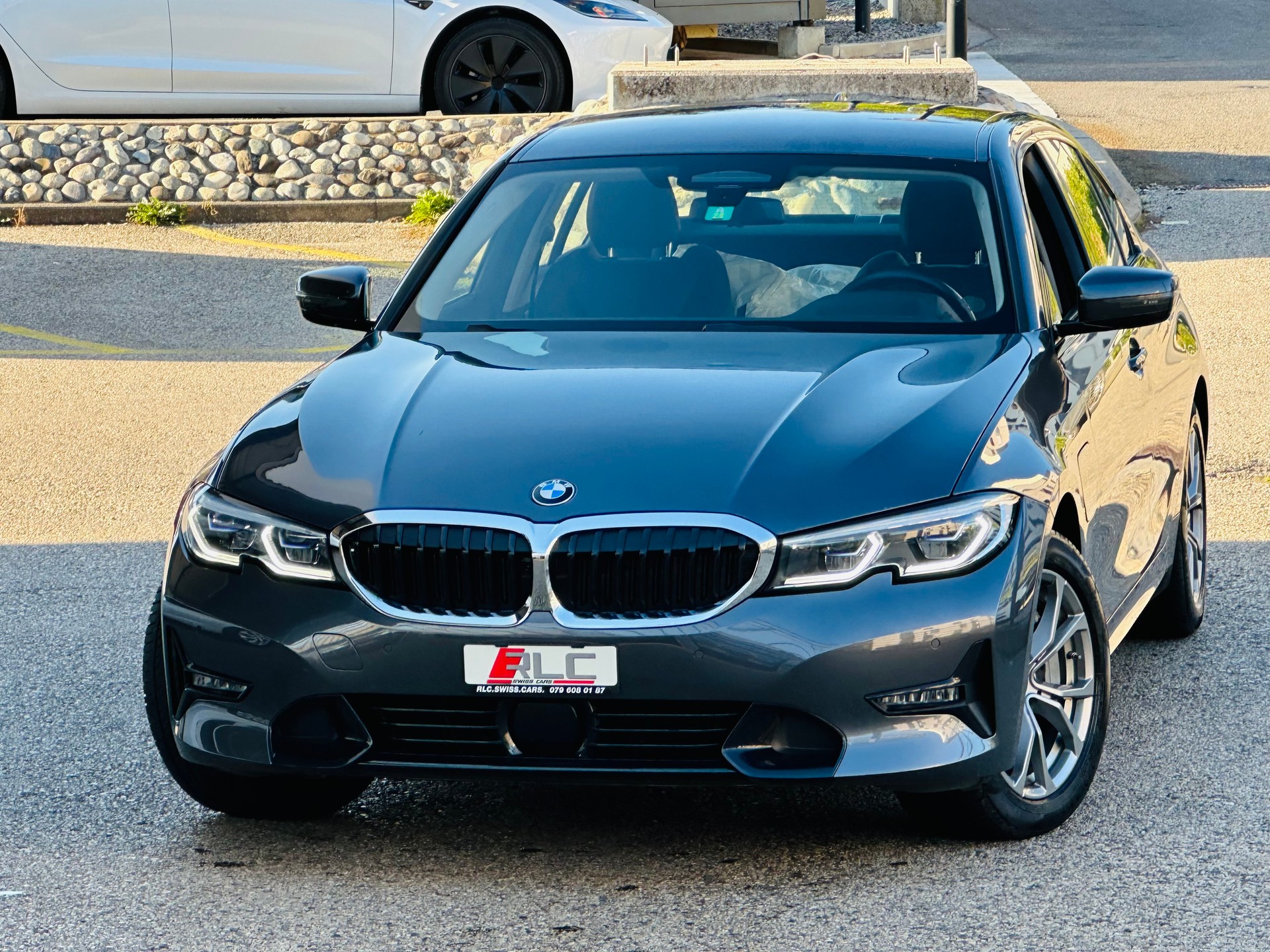 BMW 330e xDrive Steptronic-image-0