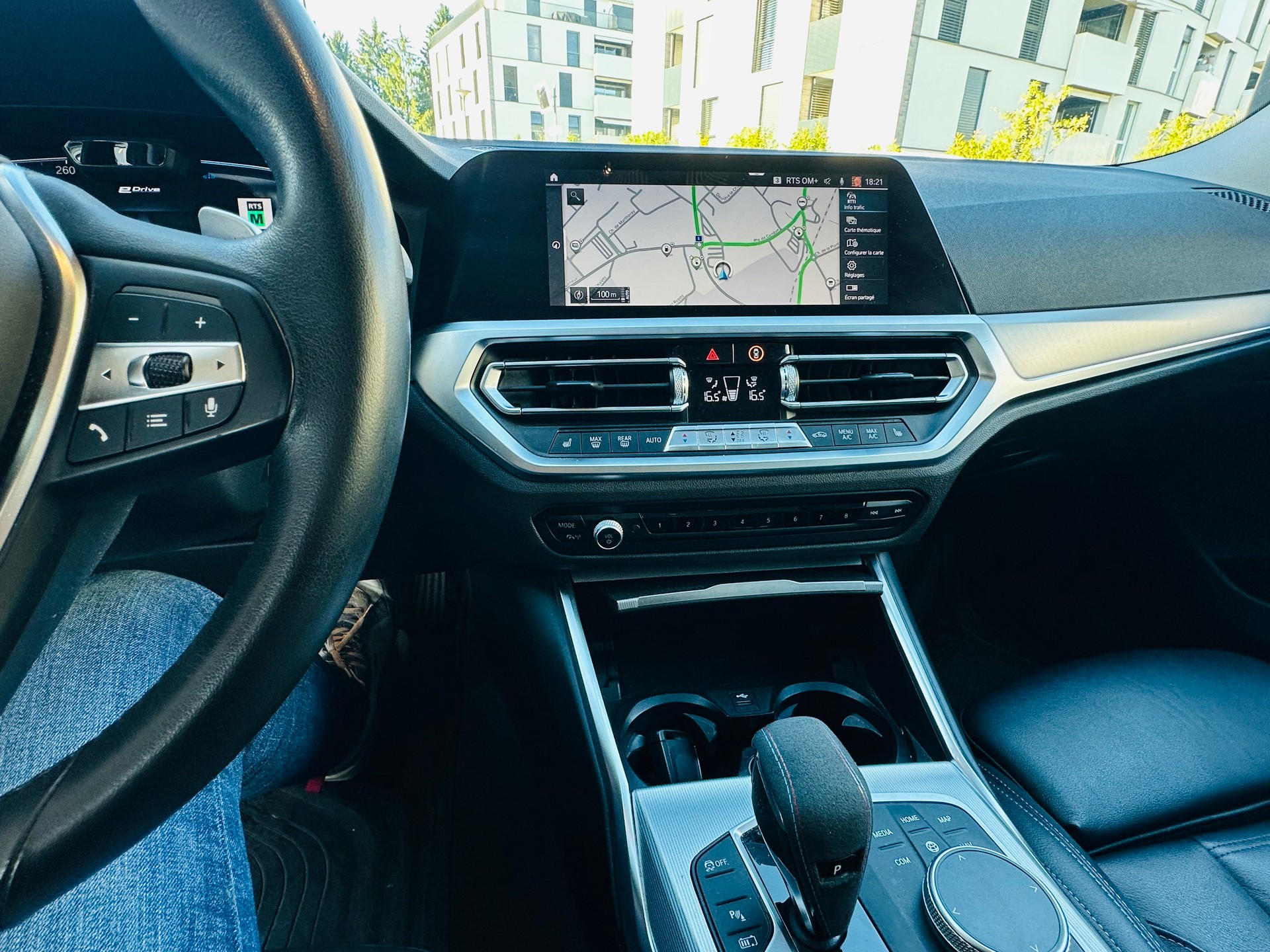 BMW 330e xDrive Steptronic-image-18