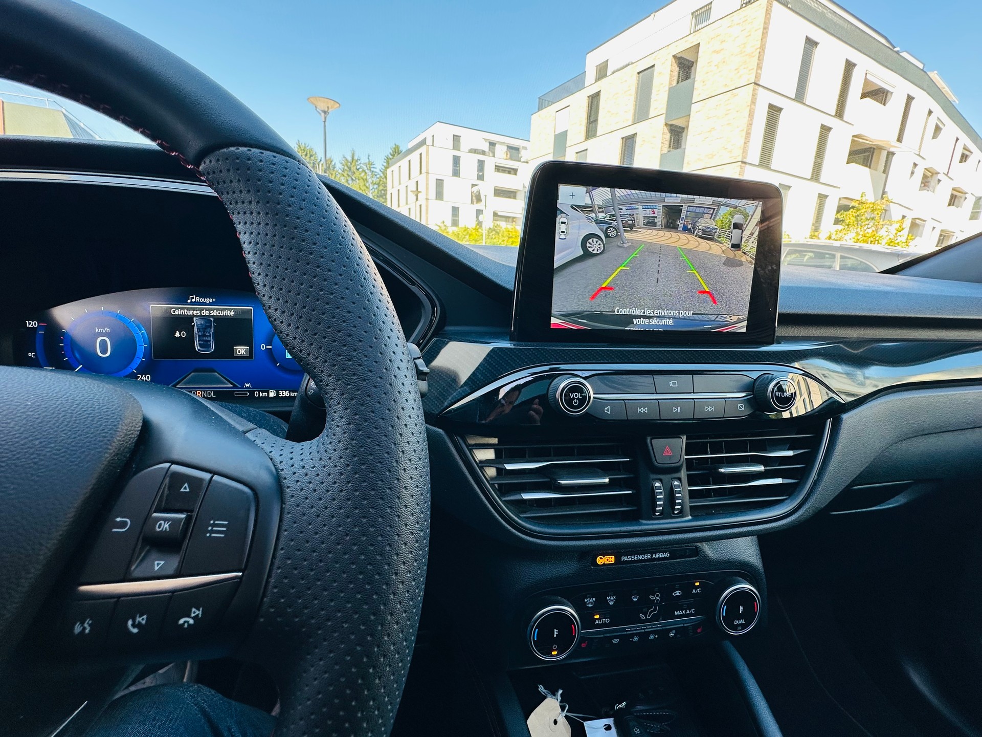 BMW 330e xDrive Steptronic-image-13
