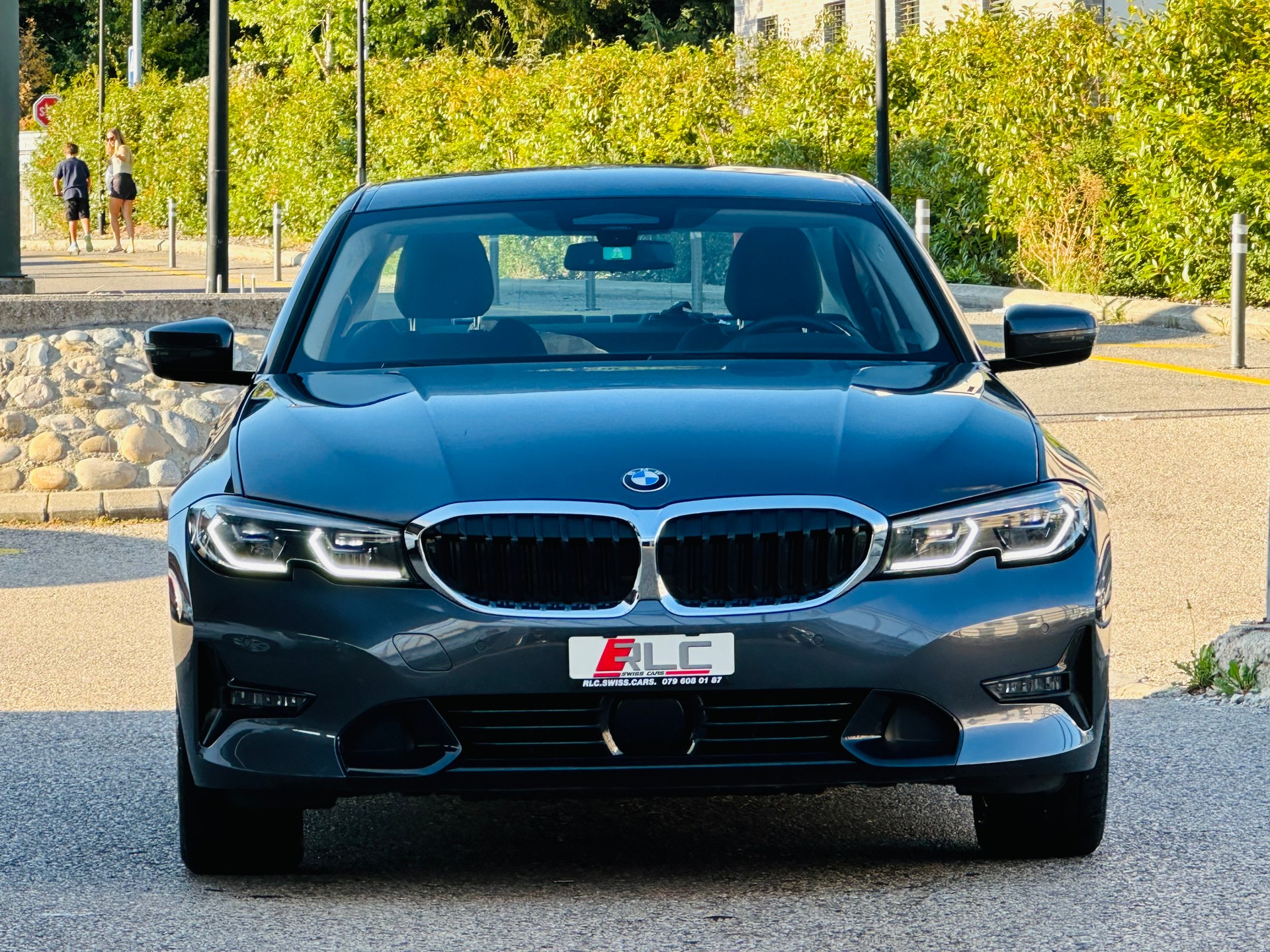 BMW 330e xDrive Steptronic-image-2
