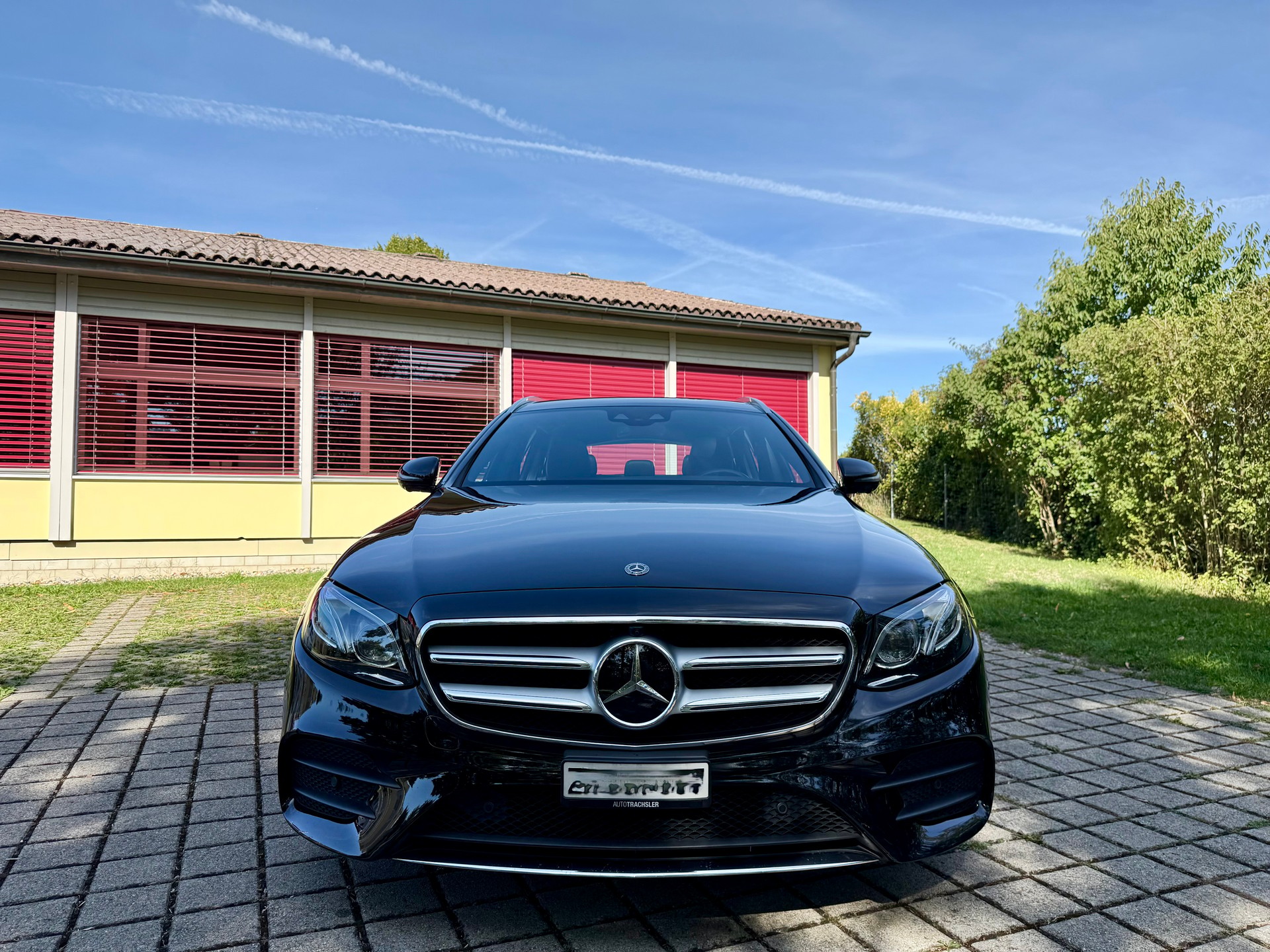 MERCEDES-BENZ E 220 d Swiss Star AMG Line 4matic-image-7