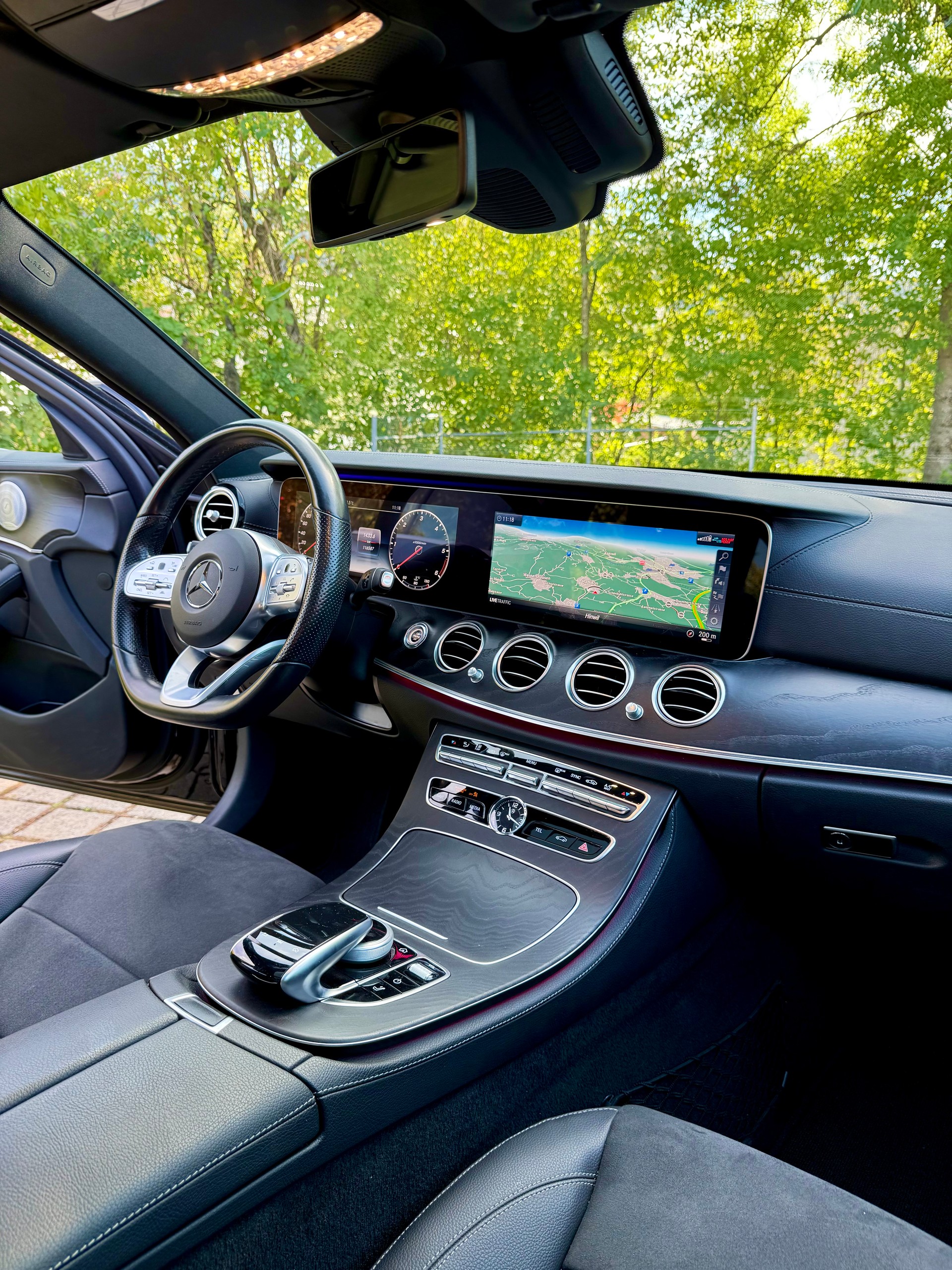 MERCEDES-BENZ E 220 d Swiss Star AMG Line 4matic-image-10