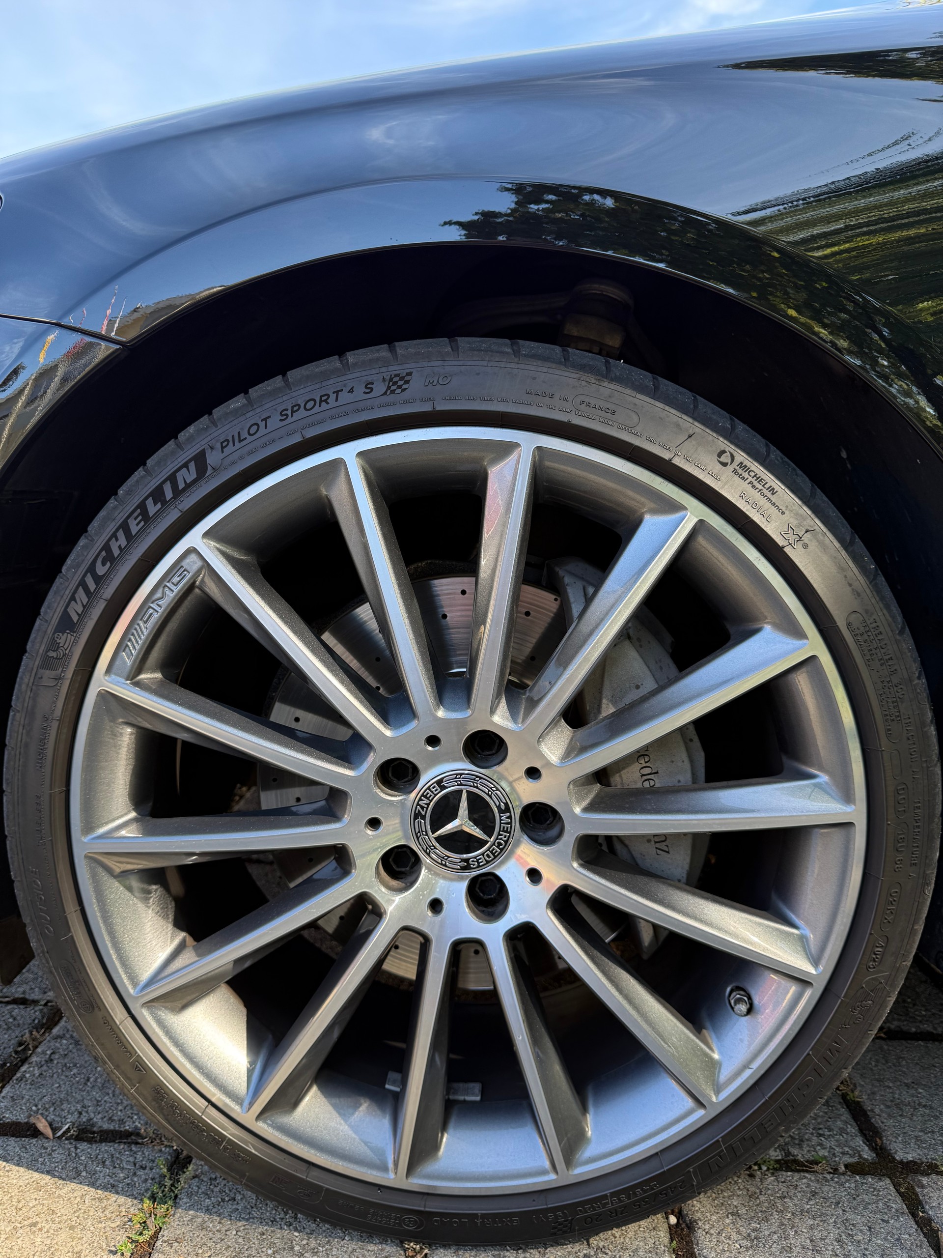 MERCEDES-BENZ E 220 d Swiss Star AMG Line 4matic-image-8