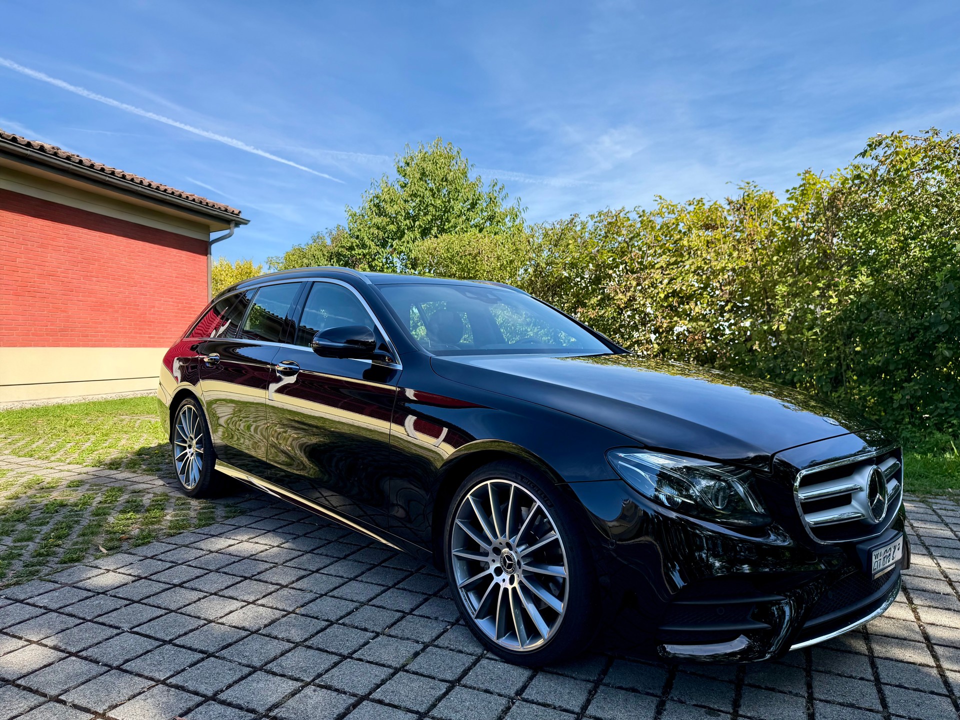 MERCEDES-BENZ E 220 d Swiss Star AMG Line 4matic-image-0