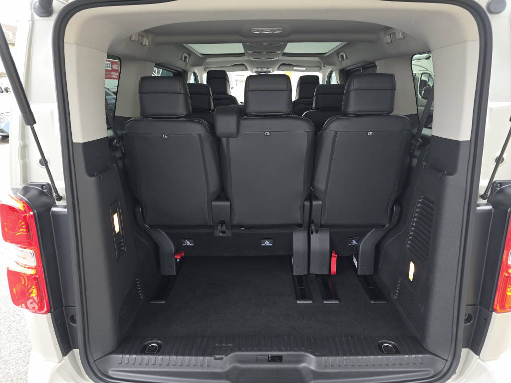 PEUGEOT Traveller Standard 2.0 BlueHDi 180 Allure S/S-image-8