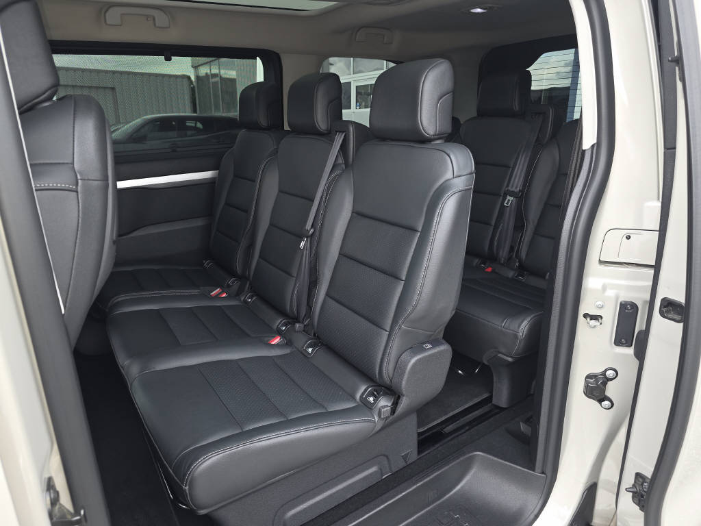 PEUGEOT Traveller Standard 2.0 BlueHDi 180 Allure S/S-image-5
